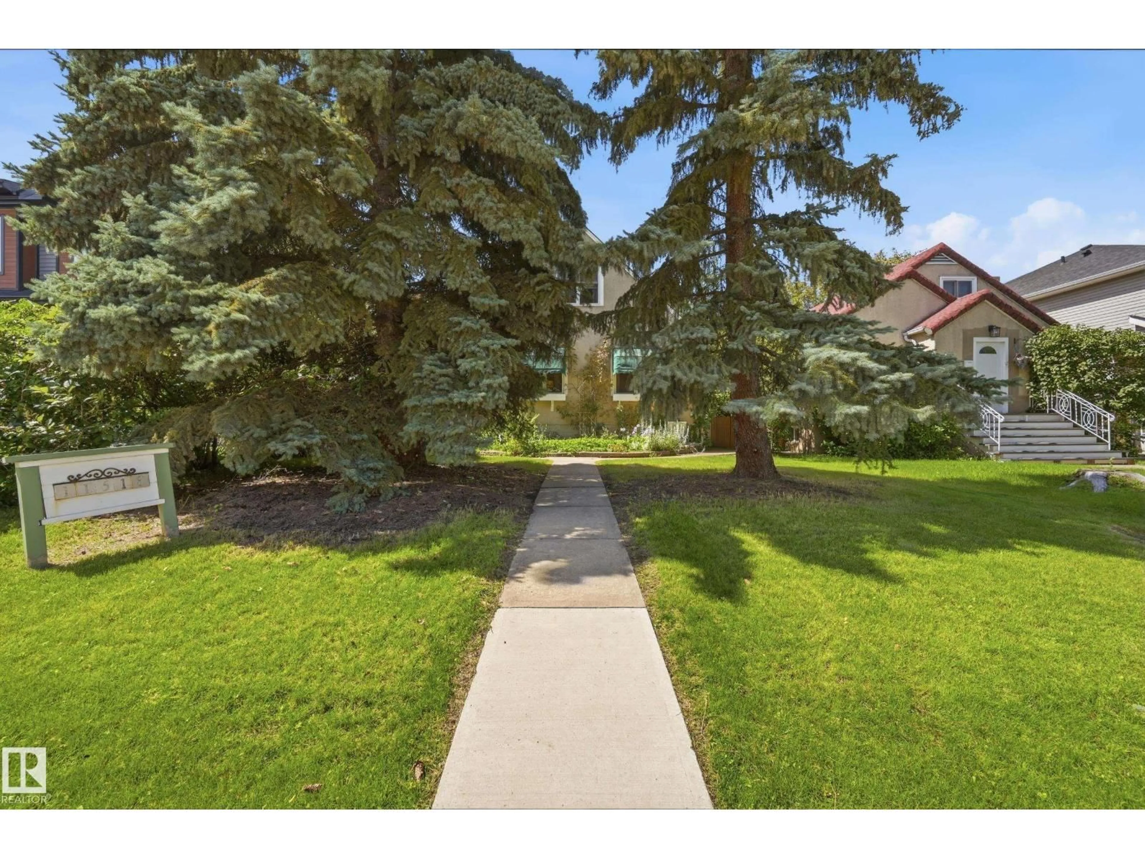 A pic from outside/outdoor area/front of a property/back of a property/a pic from drone, street for 11518 101 ST, Edmonton Alberta T5G2B1