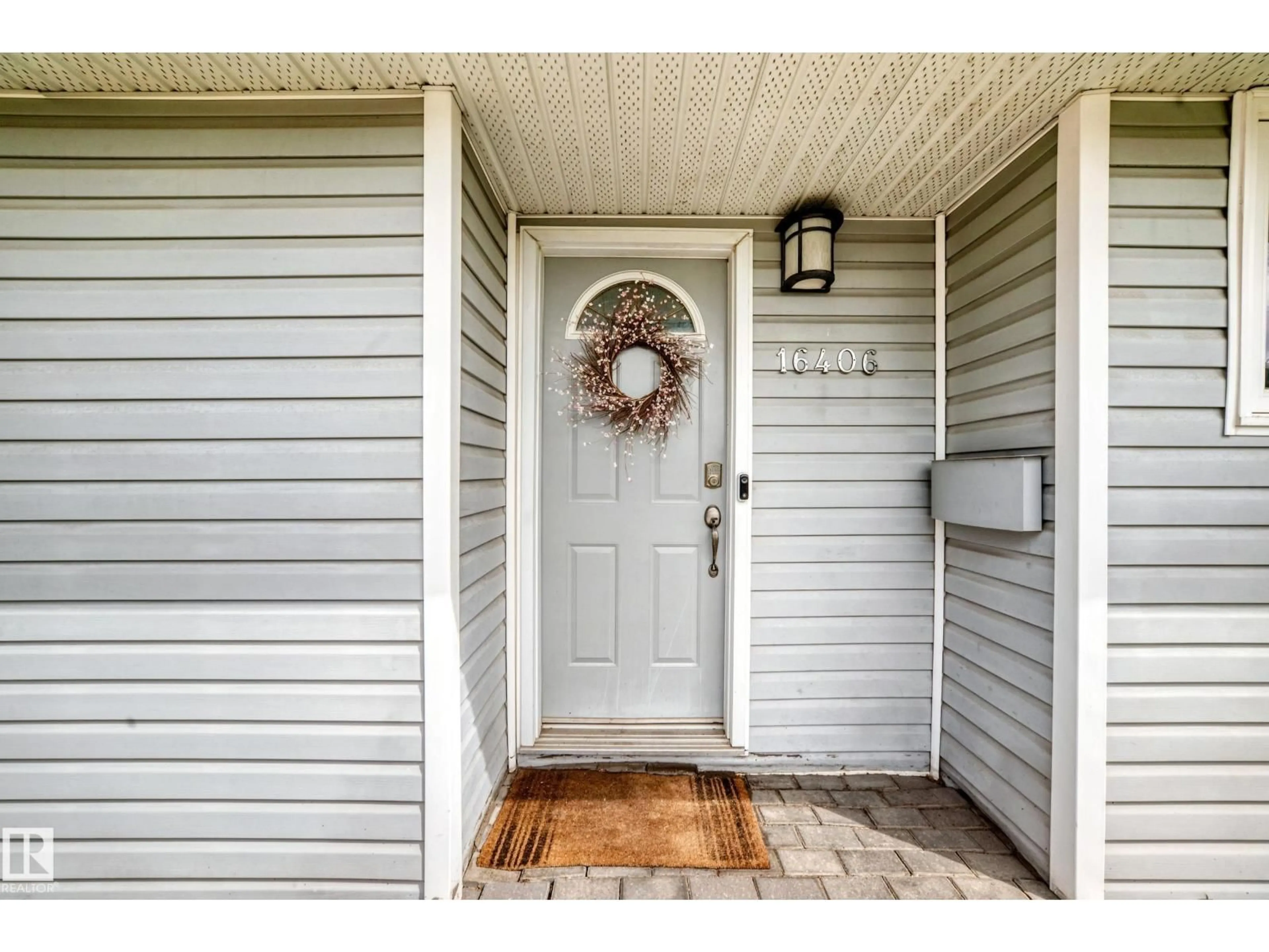 Indoor entryway for NW - 16406 87A AV, Edmonton Alberta T5R4H9