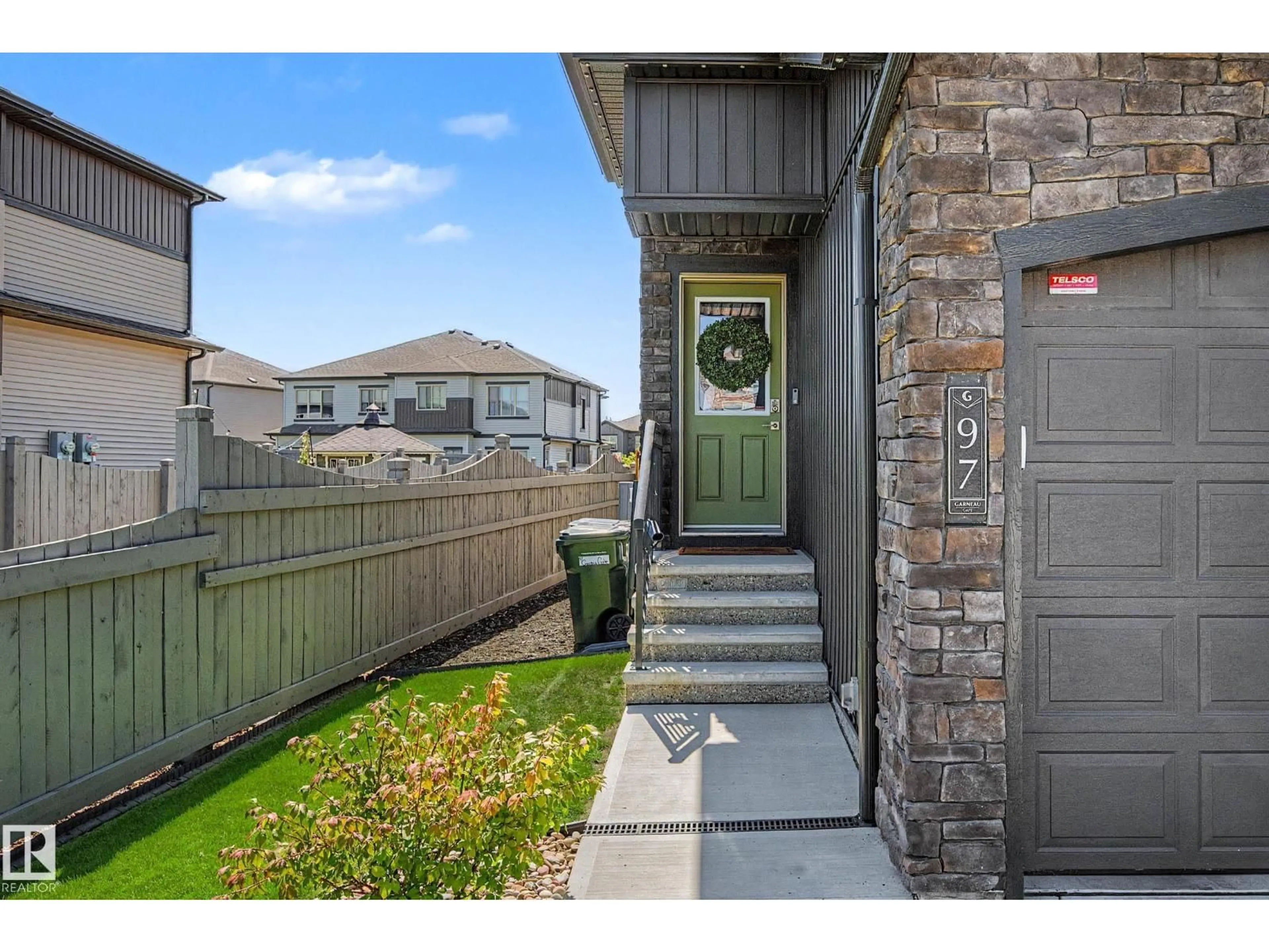 Indoor entryway for 97 GARNEAU GA, Spruce Grove Alberta T7X2Y6