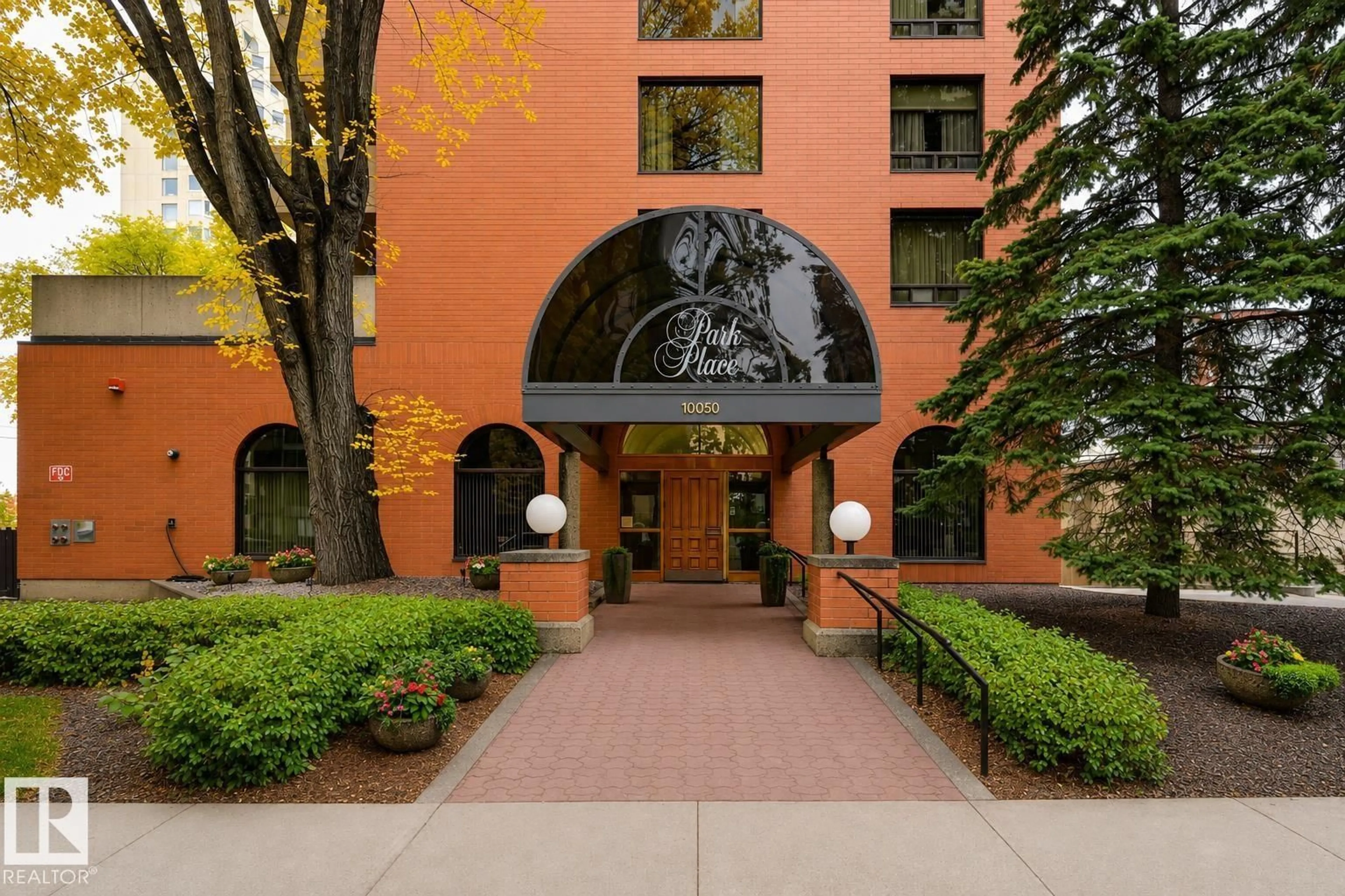 Patio, building for #2C - 10050 118 ST, Edmonton Alberta T5K2M8