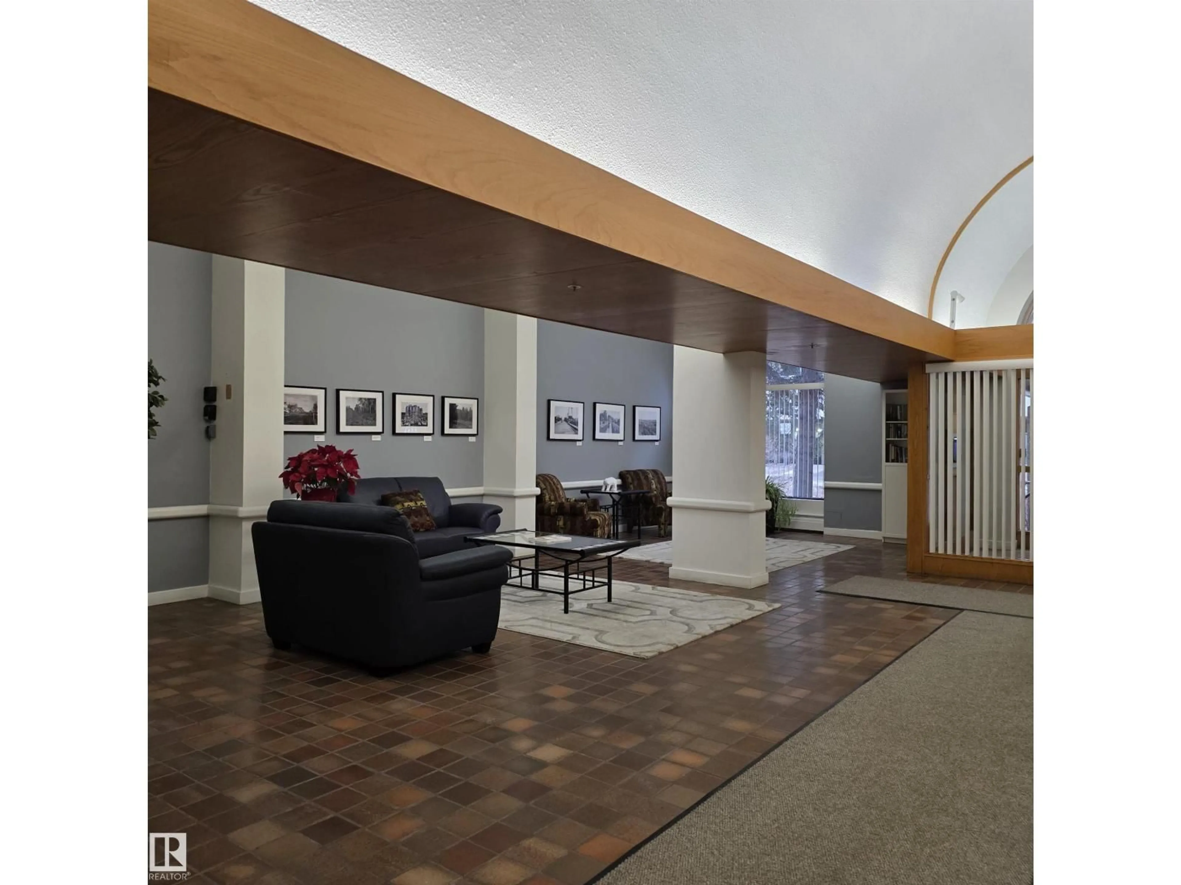 Lobby for #2C - 10050 118 ST, Edmonton Alberta T5K2M8