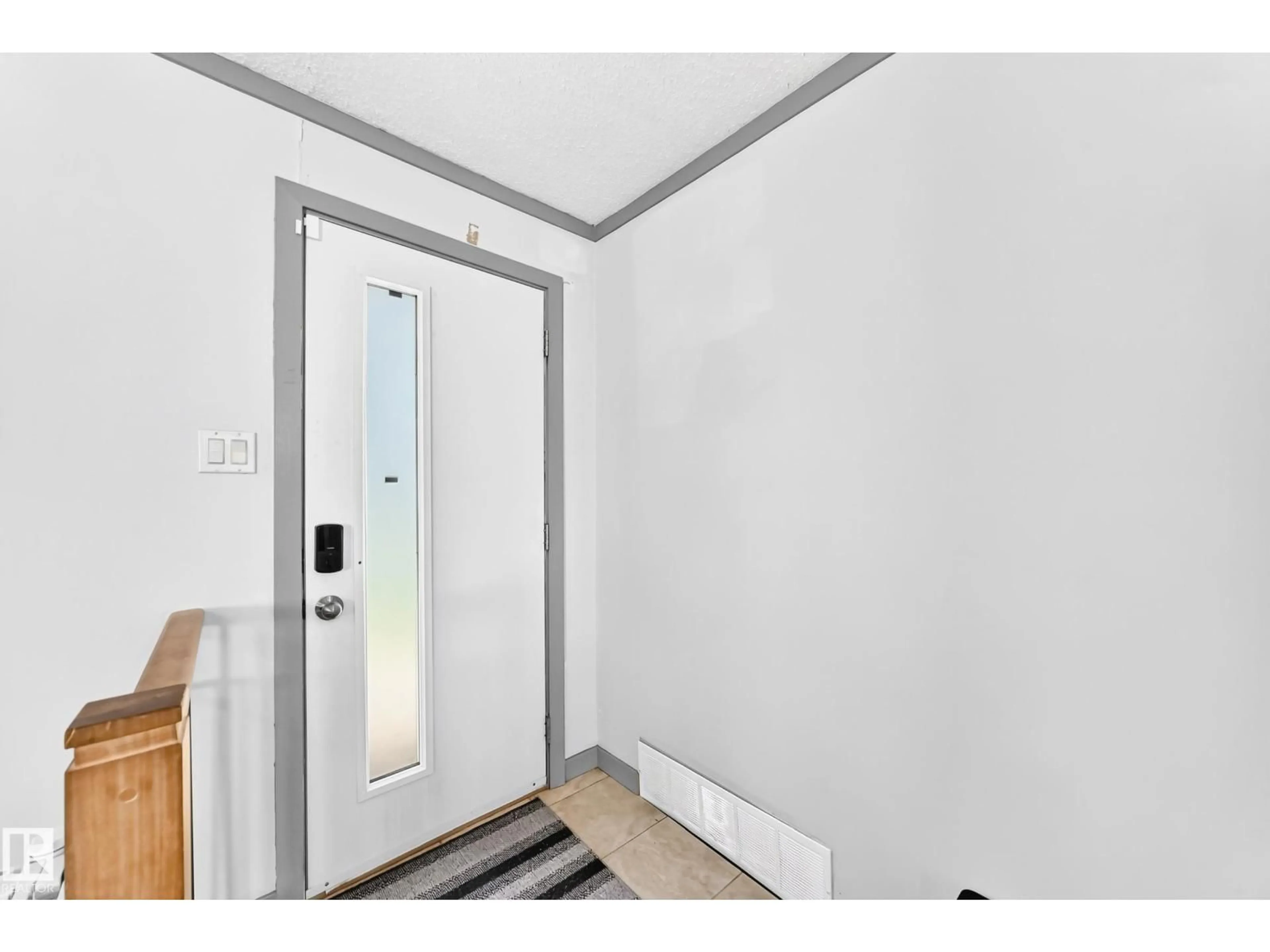 Indoor entryway for 12253 94 ST, Edmonton Alberta T5G1K2