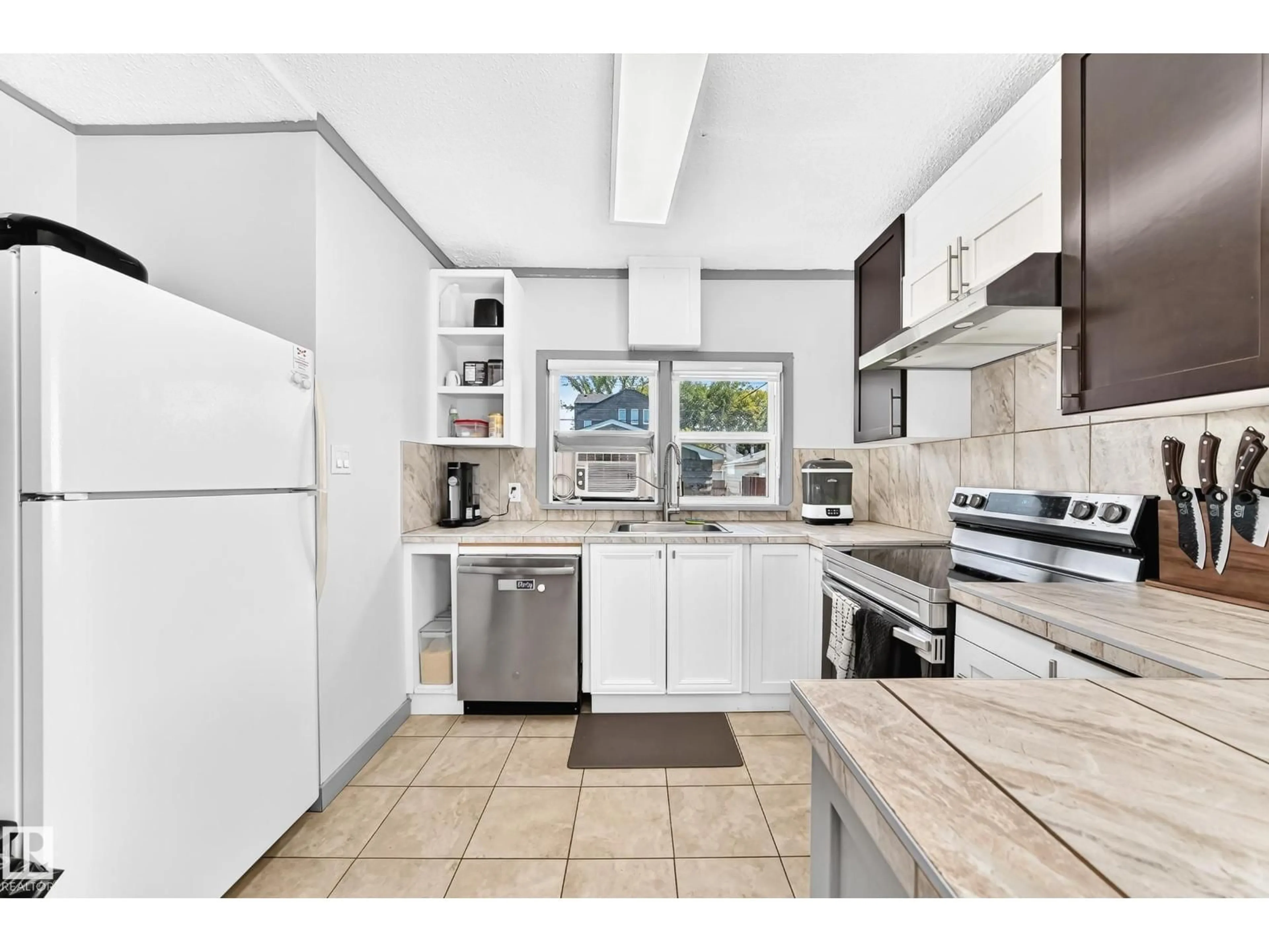 Standard kitchen, ceramic/tile floor for 12253 94 ST, Edmonton Alberta T5G1K2