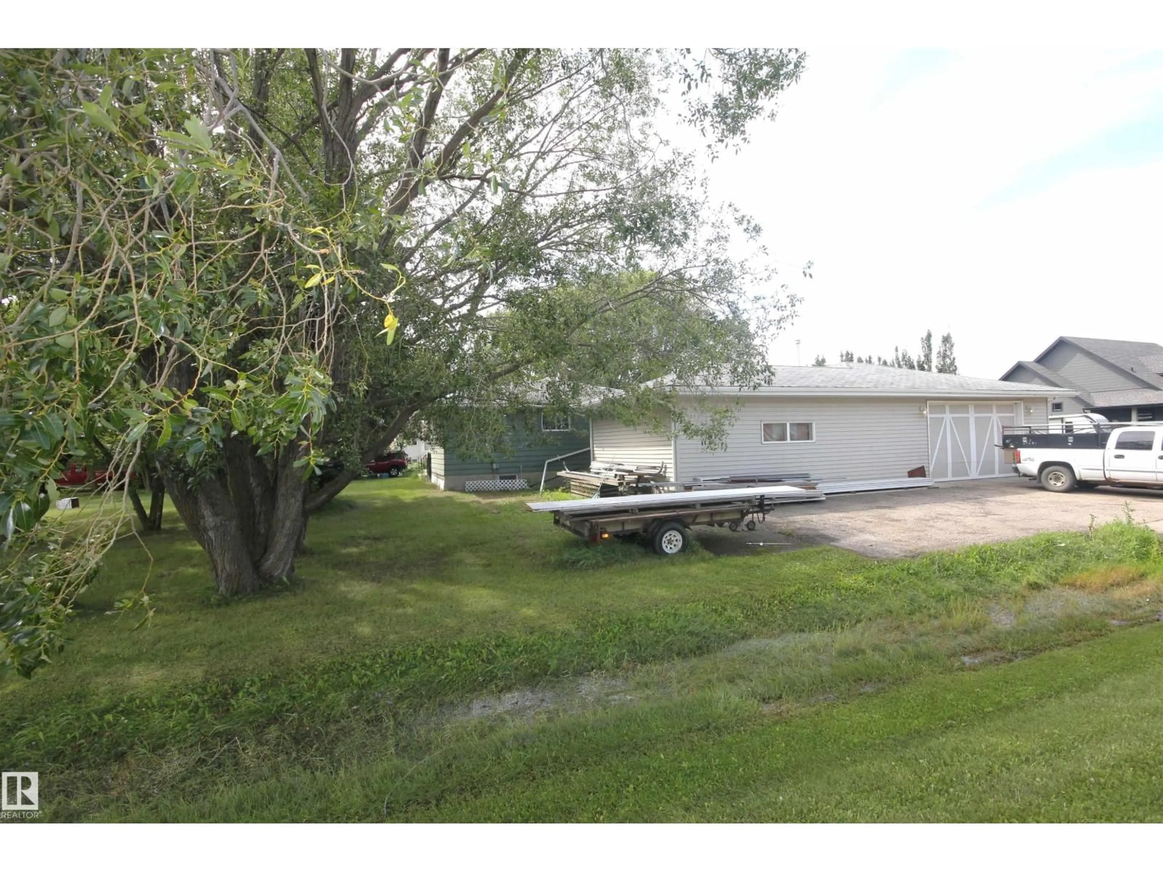 A pic from outside/outdoor area/front of a property/back of a property/a pic from drone, unknown for 272 PAQUIN ST, Cardiff Alberta T8R2G5