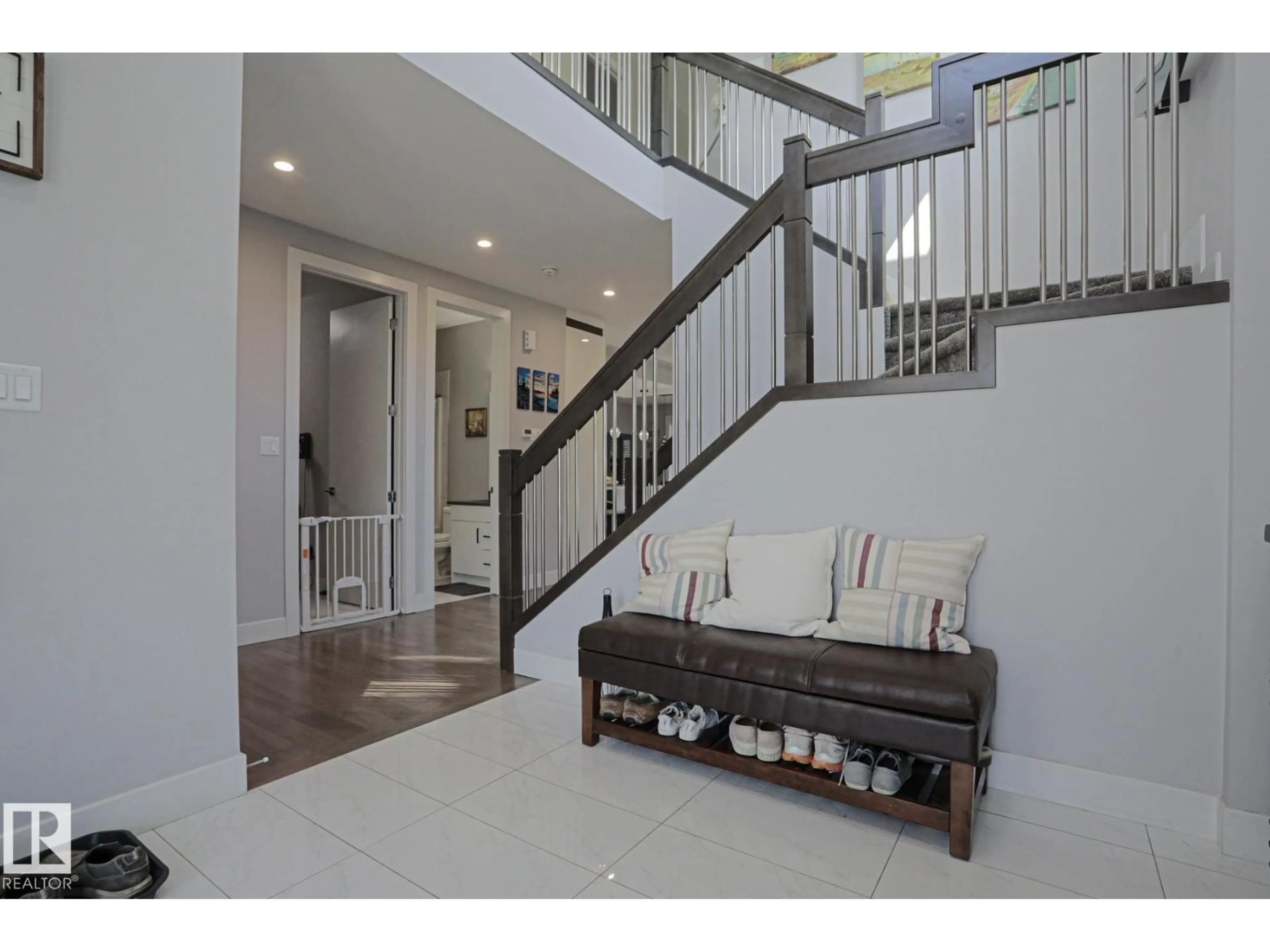 Indoor entryway for 12801 203 ST NW, Edmonton Alberta T5S0E7