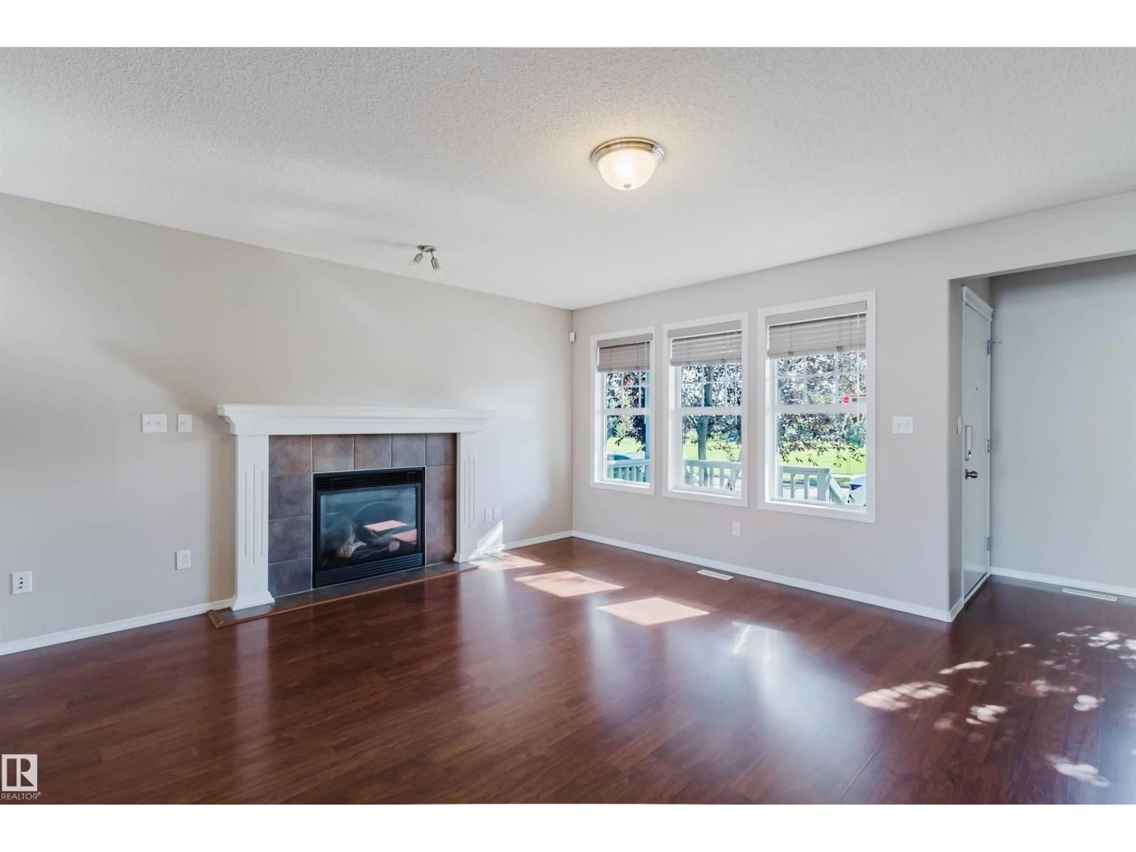 A pic of a room for 5887 SUTTER PL, Edmonton Alberta T6R3R2