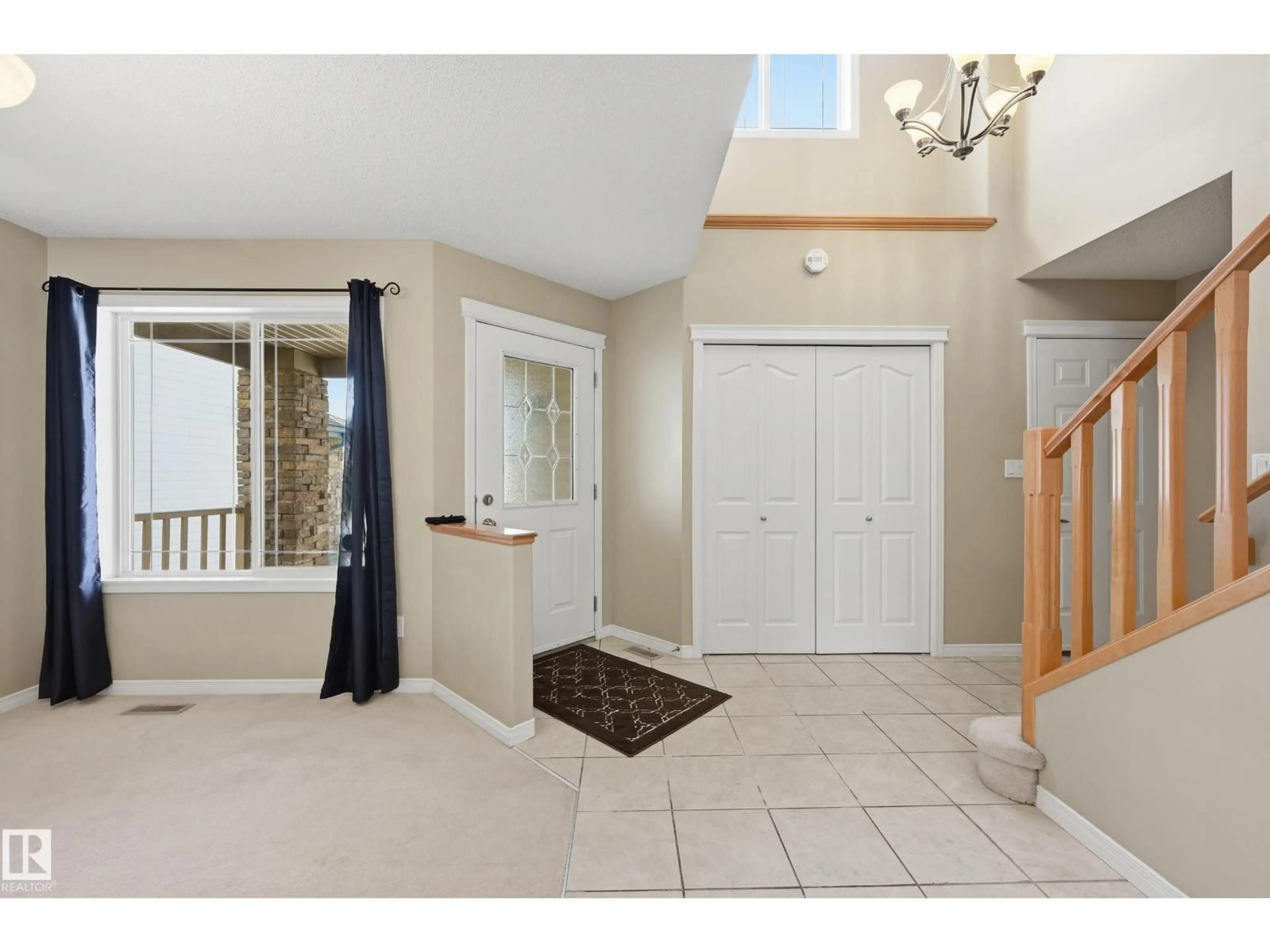 Indoor entryway for 458 HUNTERS GREEN GR, Edmonton Alberta T6R3C3