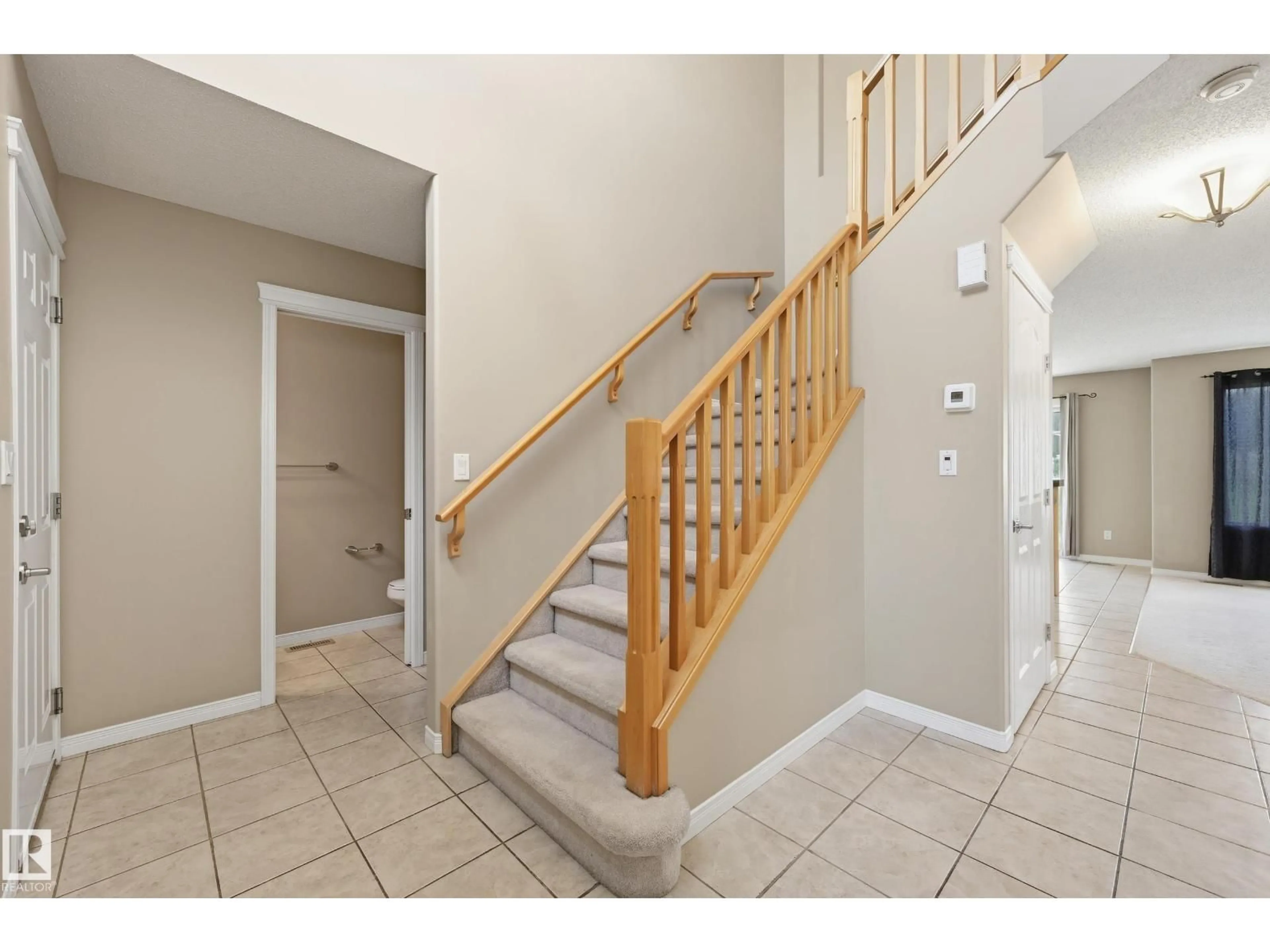 Indoor entryway for 458 HUNTERS GREEN GR, Edmonton Alberta T6R3C3