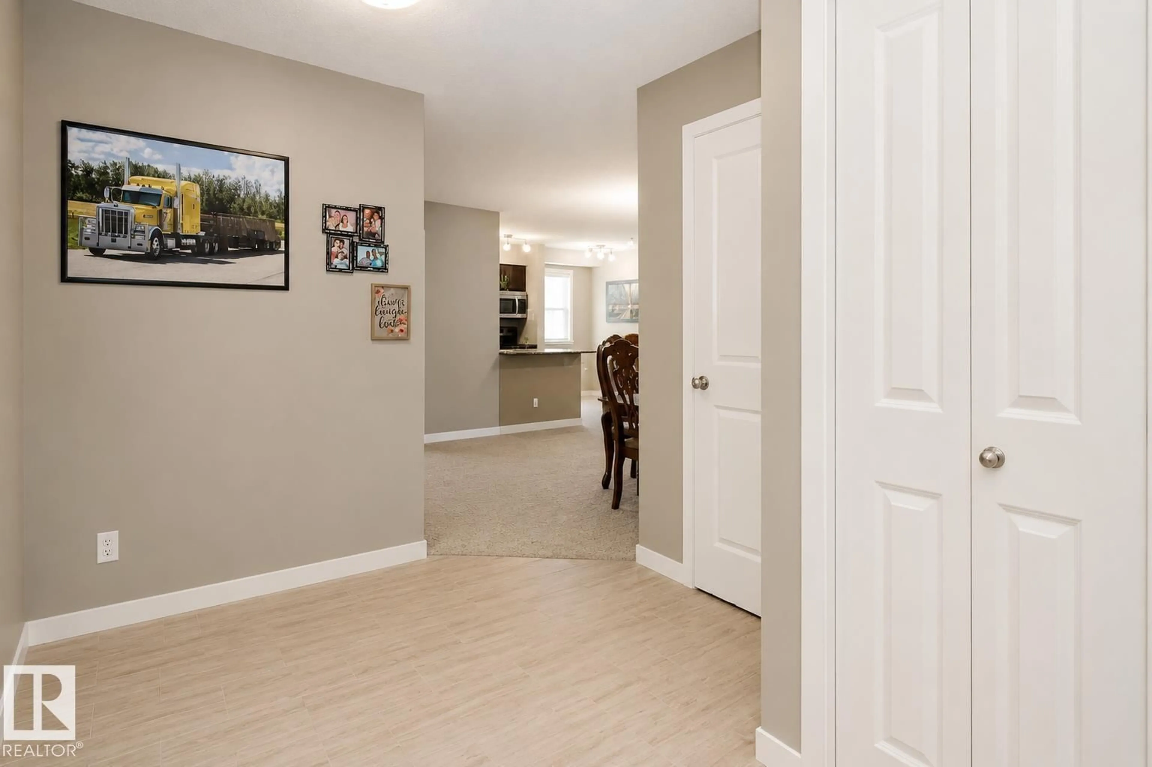 Indoor entryway for 3315 - 236 JAMES MOWATT TR, Edmonton Alberta T6W3L9