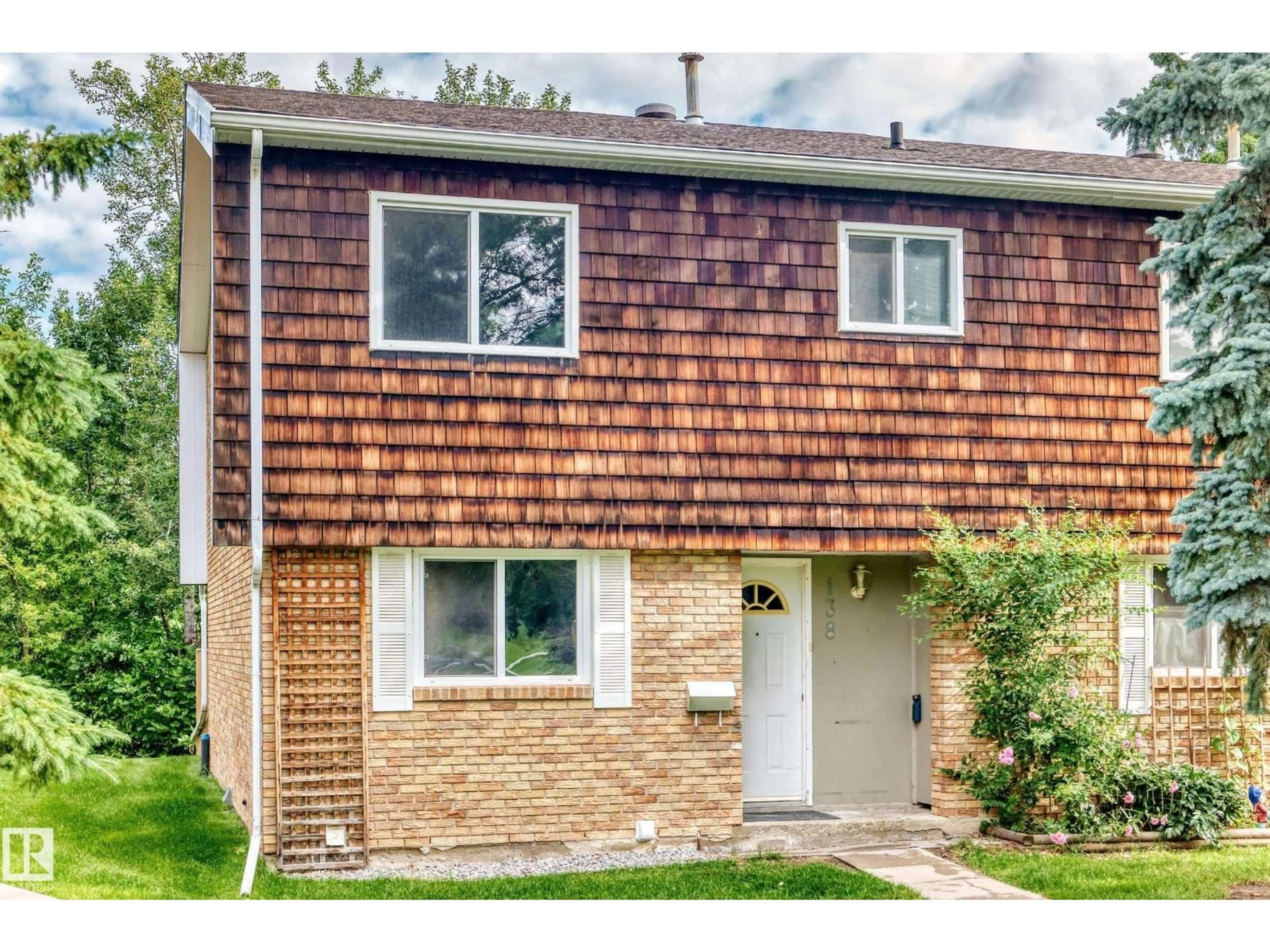Home with vinyl exterior material, street for 138 GREAT OA, Sherwood Park Alberta T8A0V8