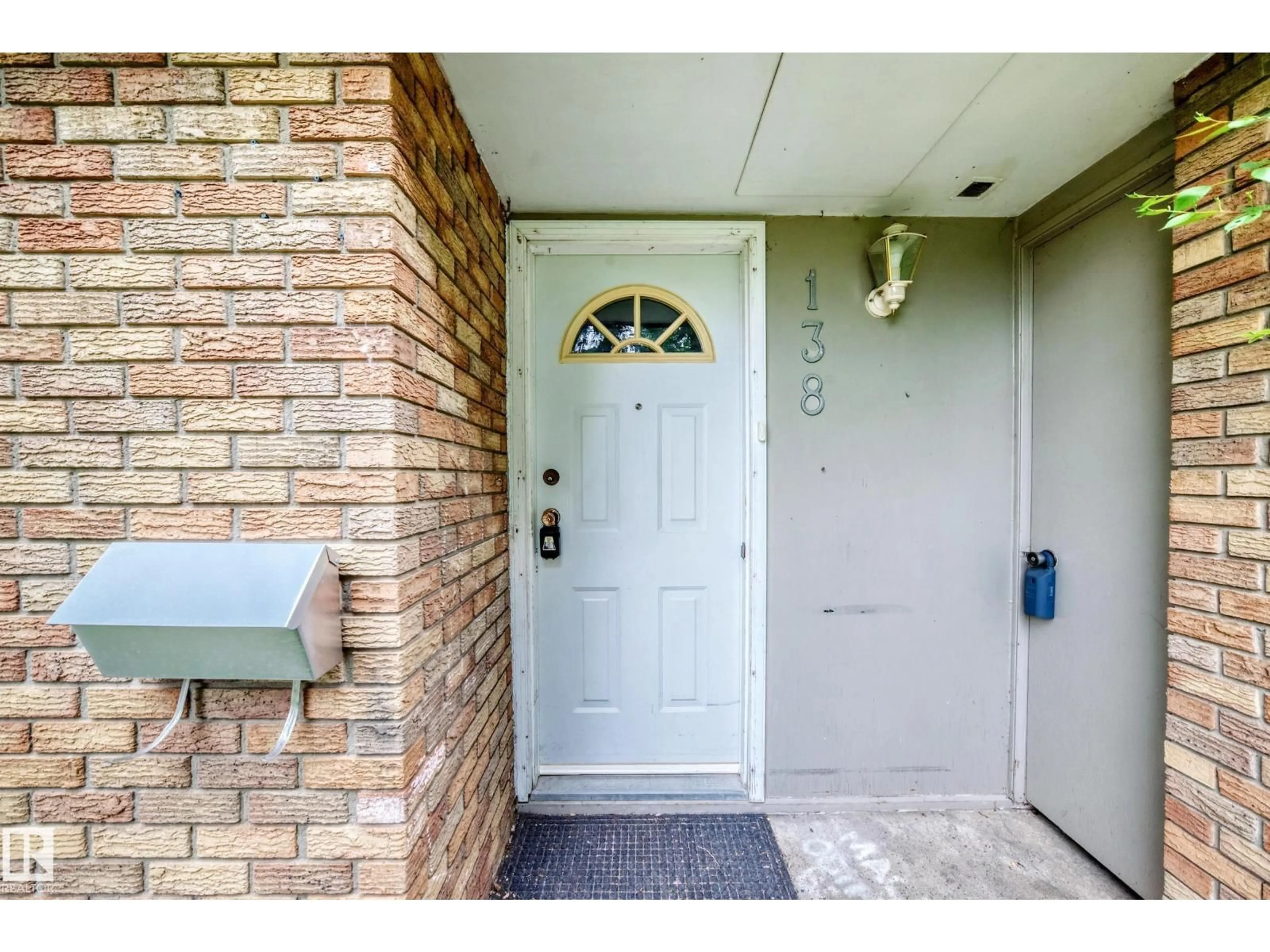 Indoor entryway for 138 GREAT OA, Sherwood Park Alberta T8A0V8