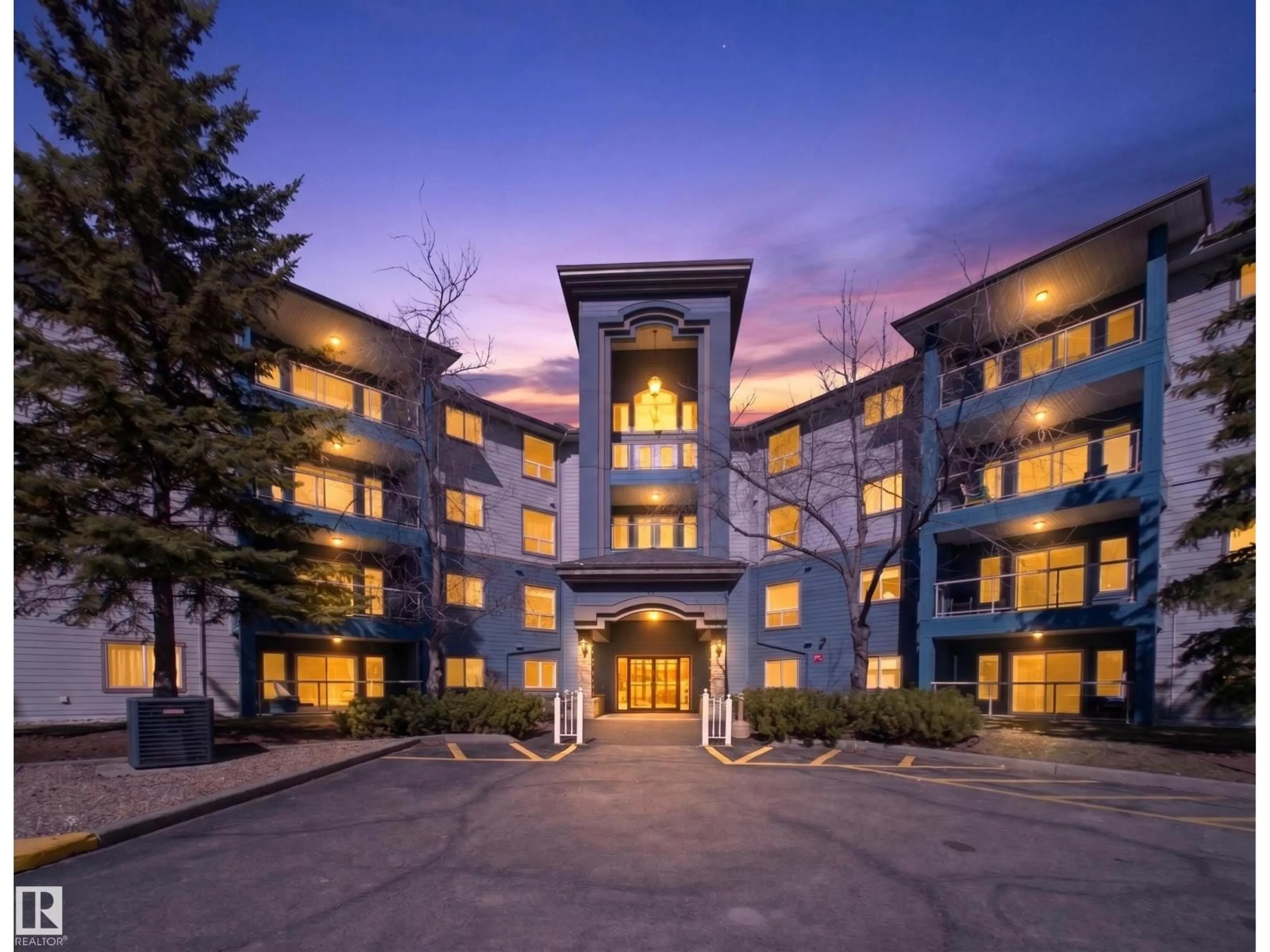 Indoor foyer for 307 CRYSTAL LN, Sherwood Park Alberta T8H1W6