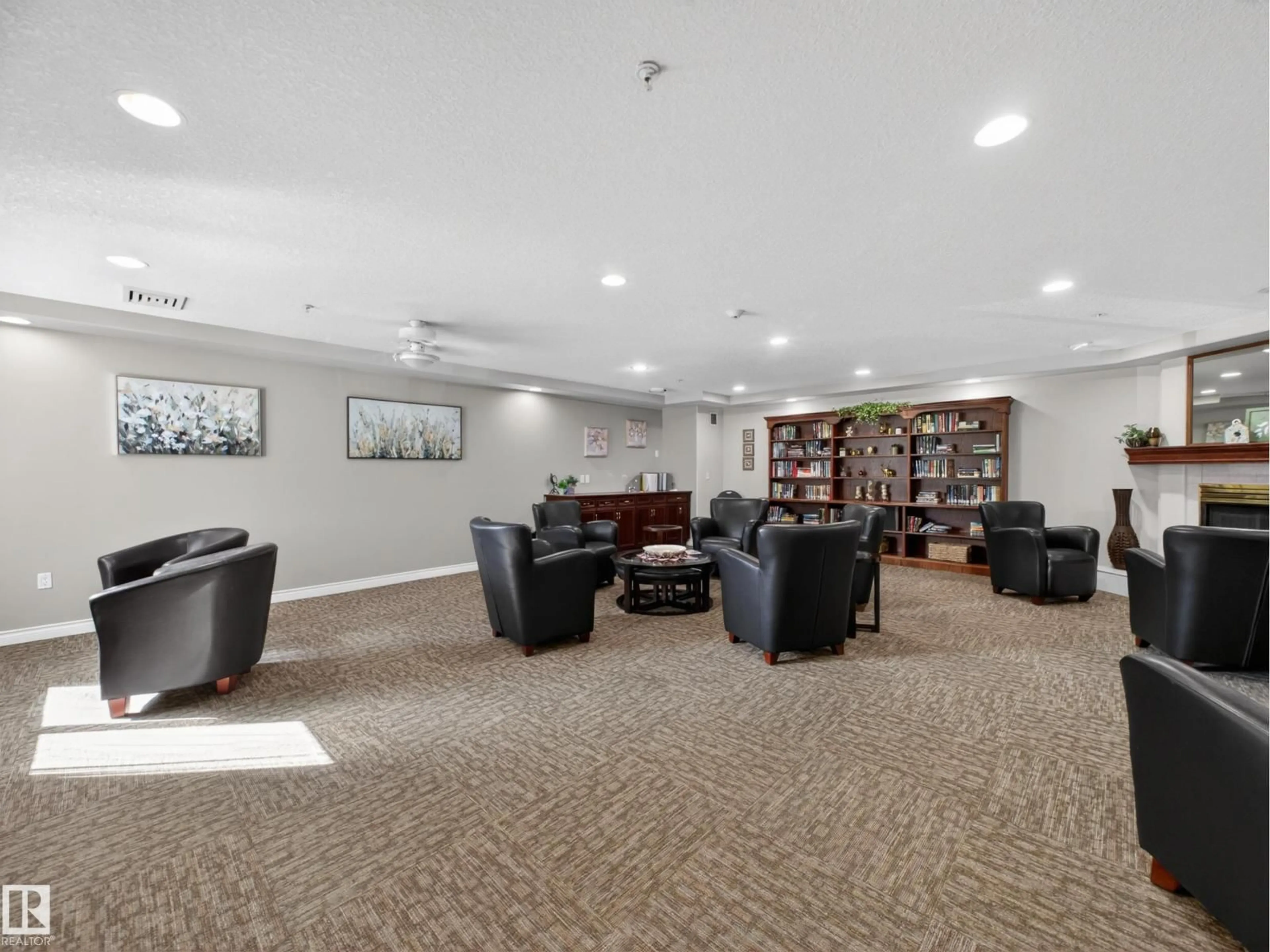 Lobby for 307 CRYSTAL LN, Sherwood Park Alberta T8H1W6
