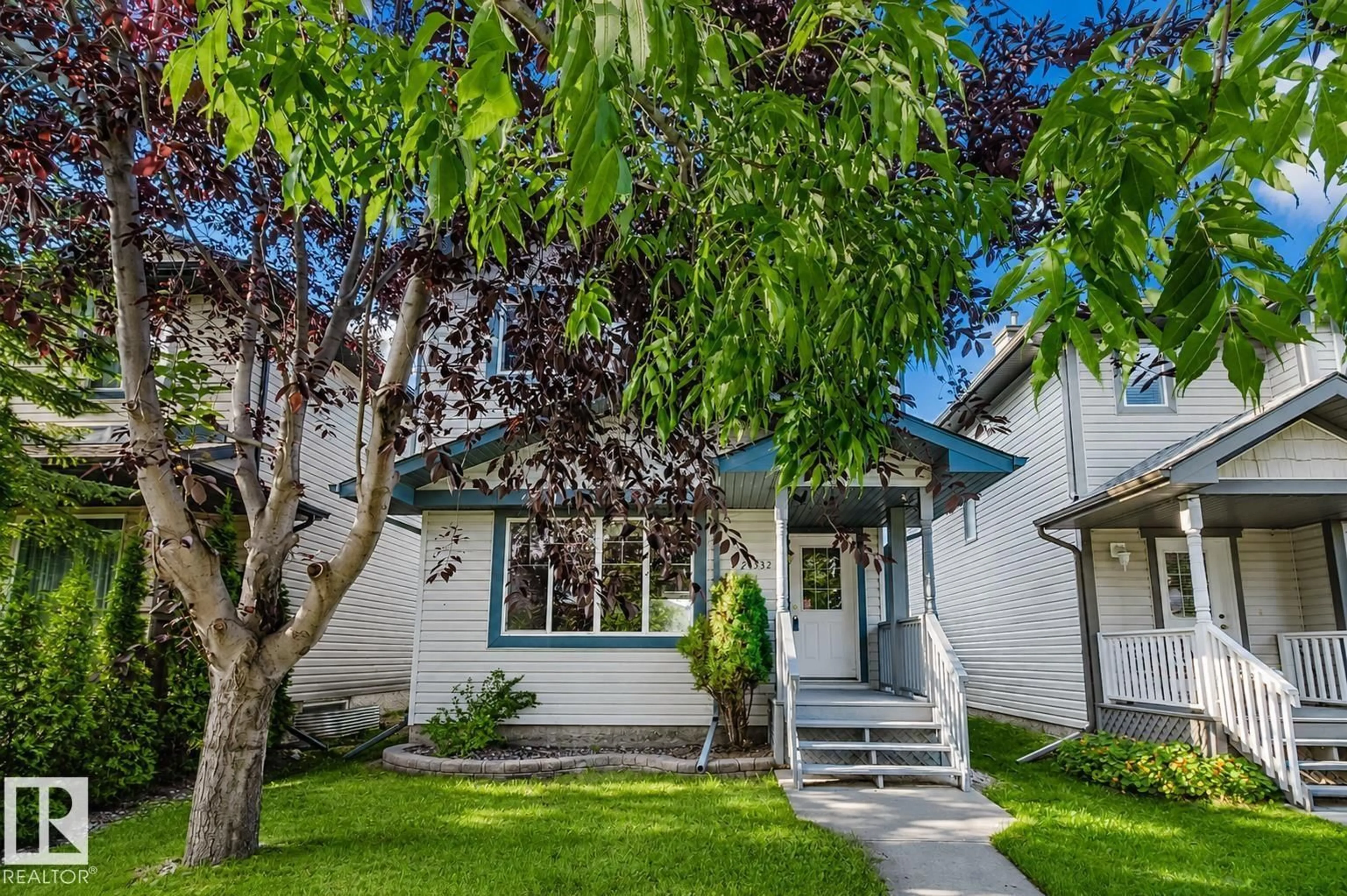Home with vinyl exterior material, street for 21332 89 AV, Edmonton Alberta T5T6V4