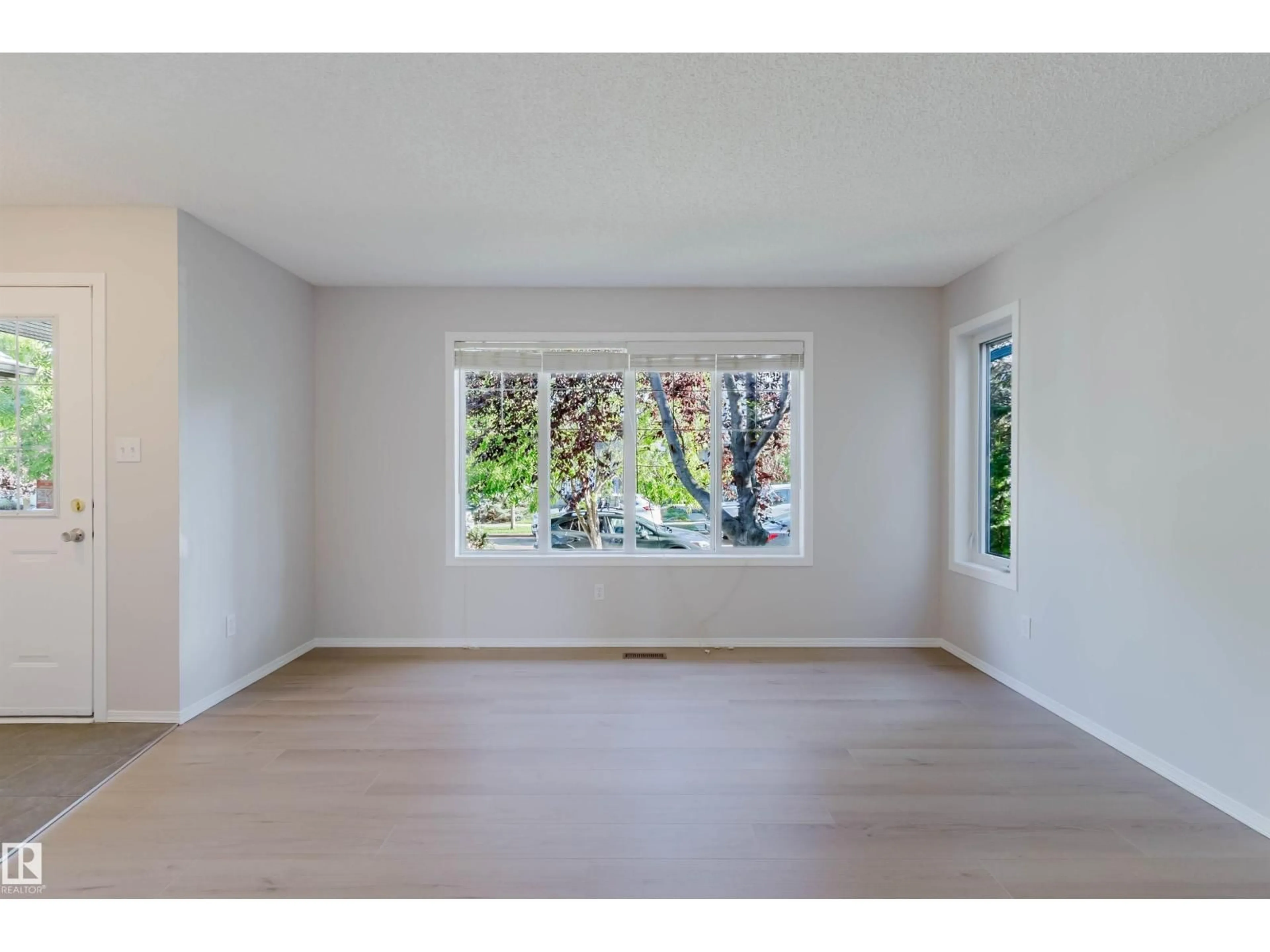 A pic of a room for 21332 89 AV, Edmonton Alberta T5T6V4