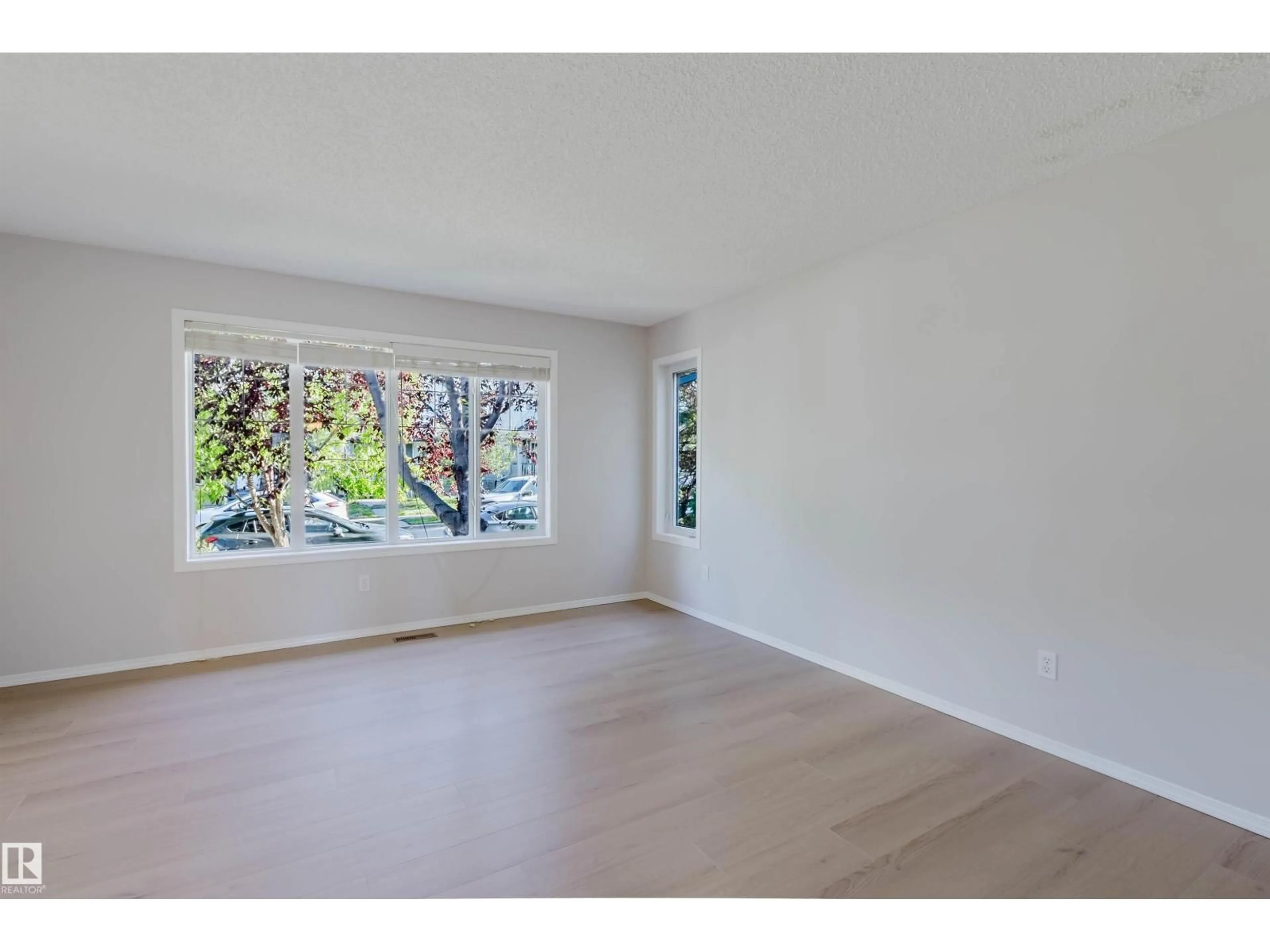 A pic of a room for 21332 89 AV, Edmonton Alberta T5T6V4