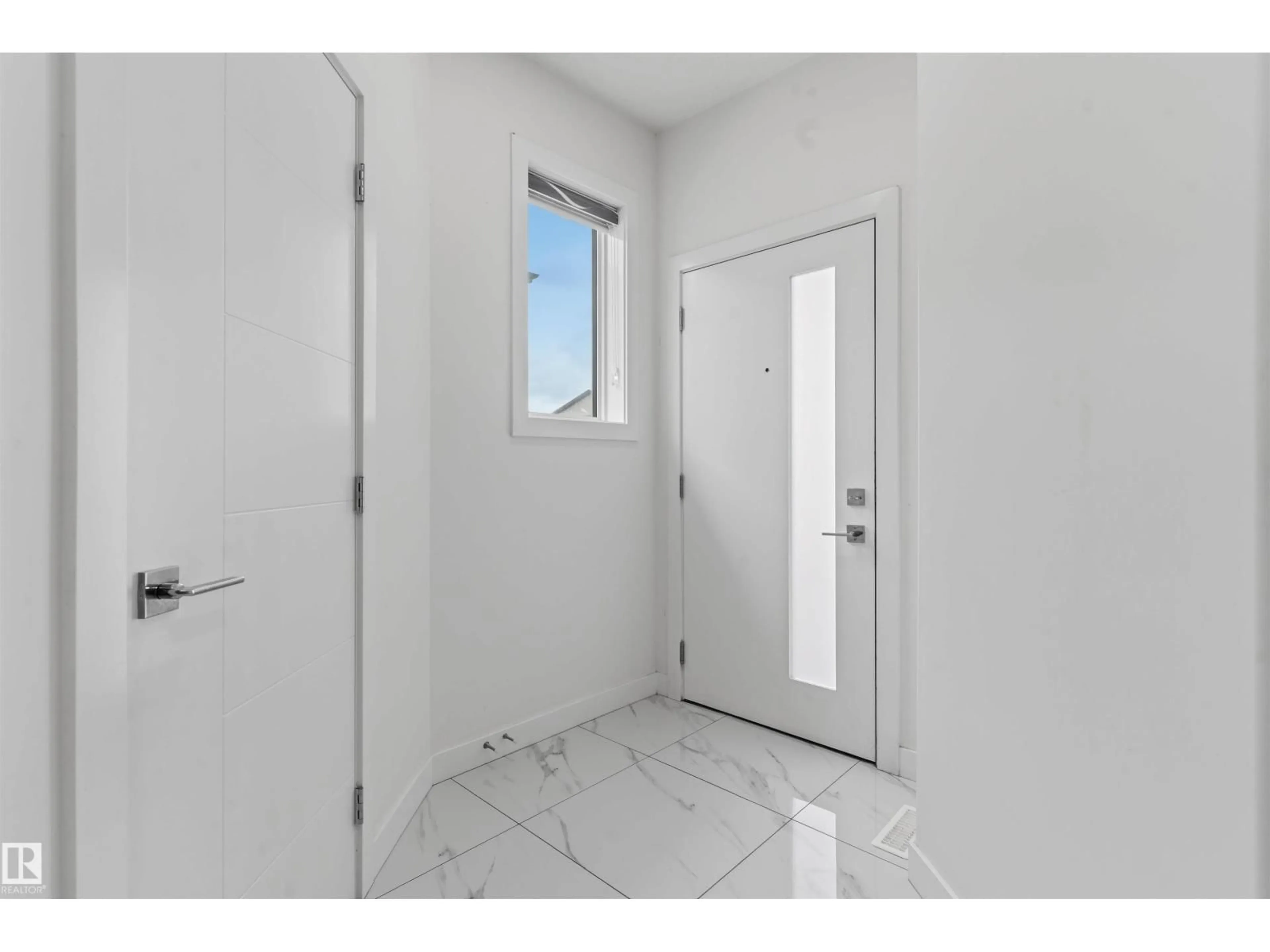Indoor entryway for 3606 41 AVE, Beaumont Alberta T4X3H3