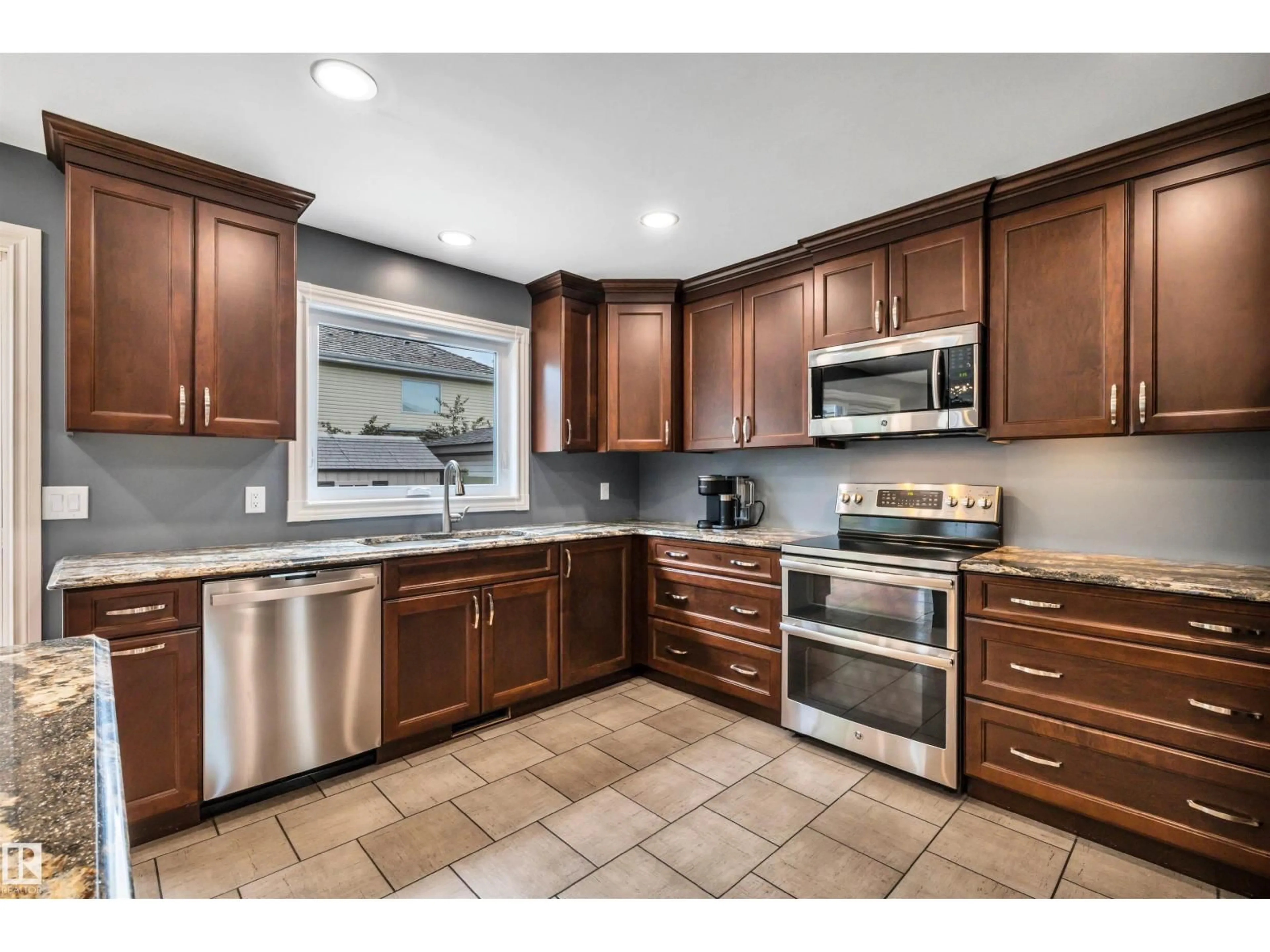 Open concept kitchen, ceramic/tile floor for 1615 WELBOURN CV, Edmonton Alberta T6M2M5