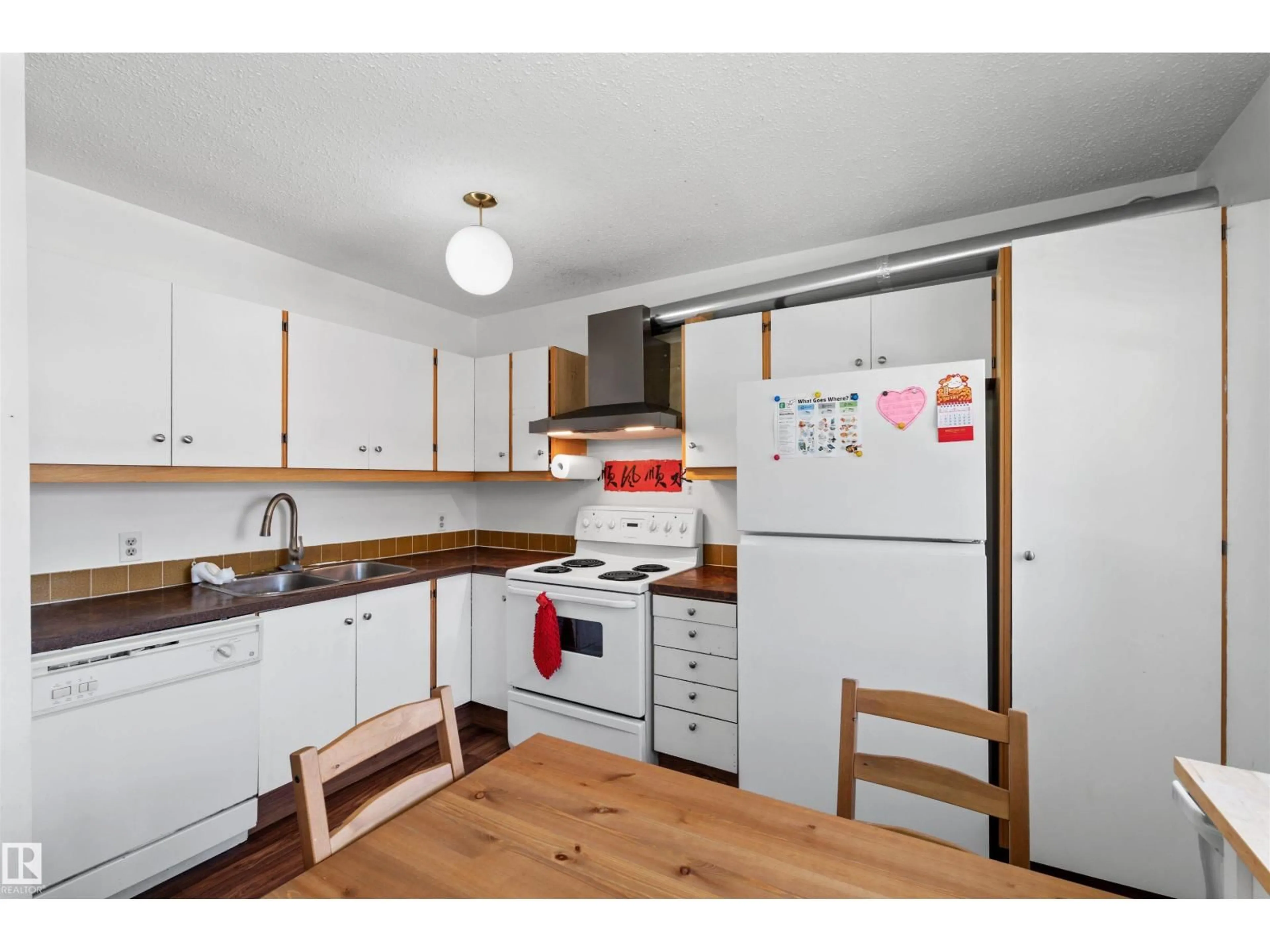 Standard kitchen, wood/laminate floor for NW - 2730 105 ST, Edmonton Alberta T6J4J3