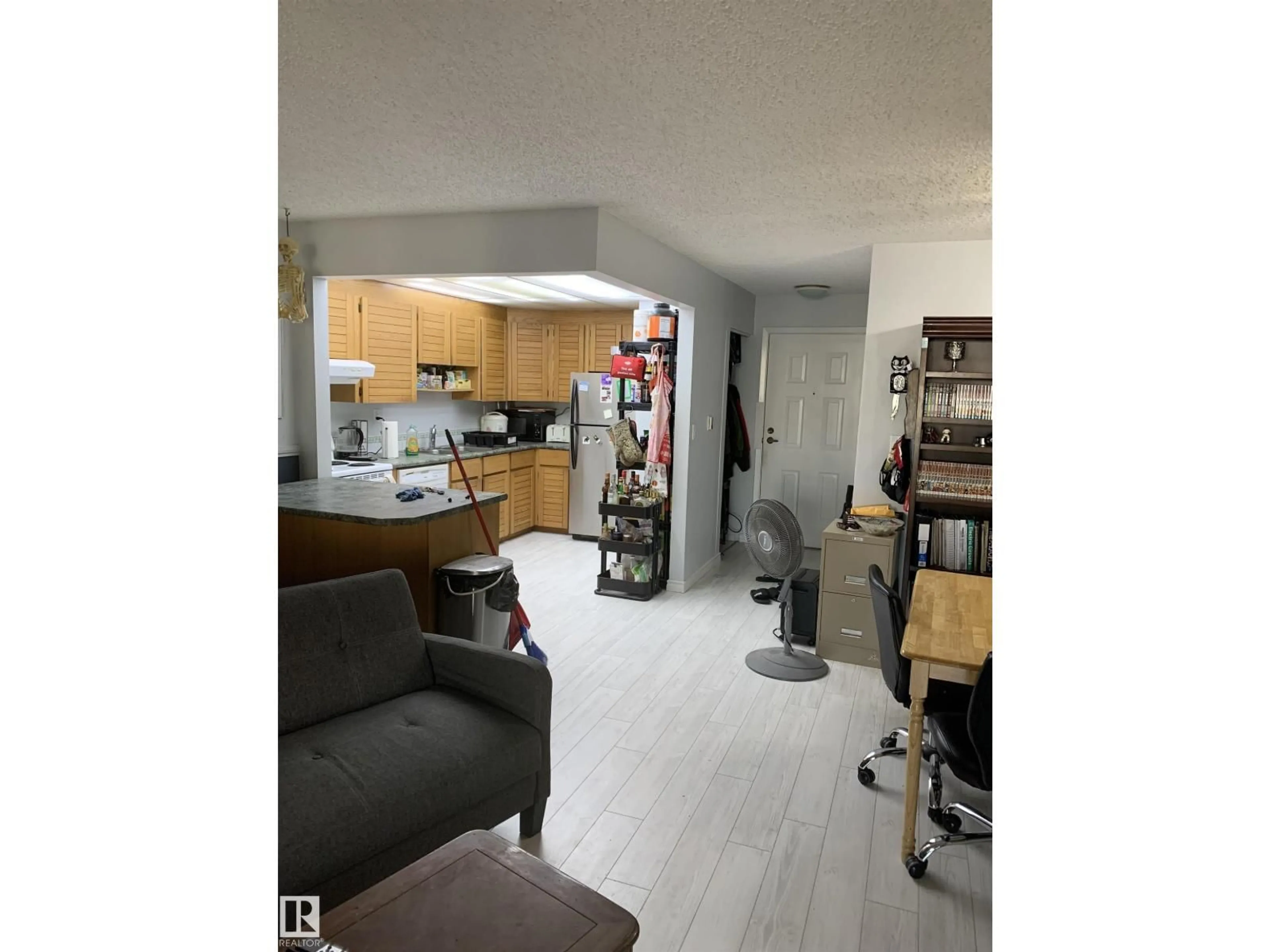 A pic of a room for #302 - 10421 93 ST, Edmonton Alberta T5H1X5