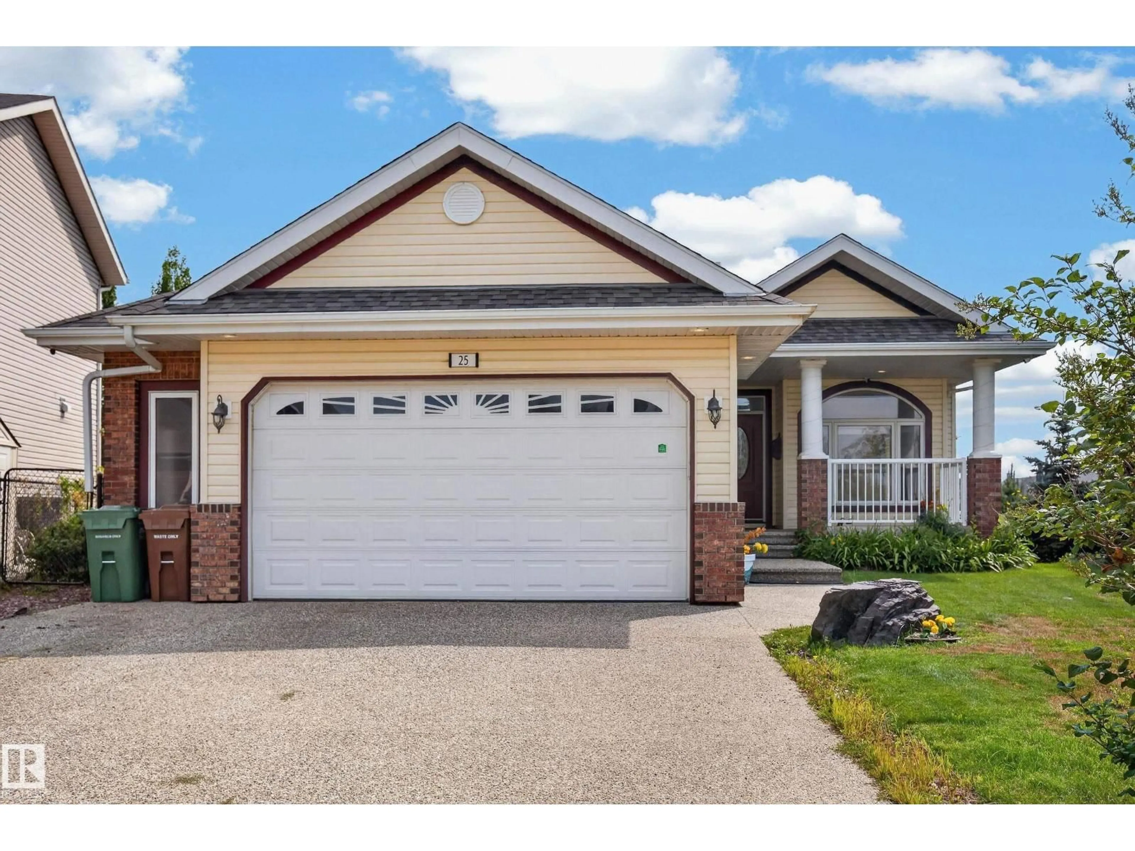 Home with vinyl exterior material, street for 25 NORMANDEAU CR, St. Albert Alberta T8N3C5