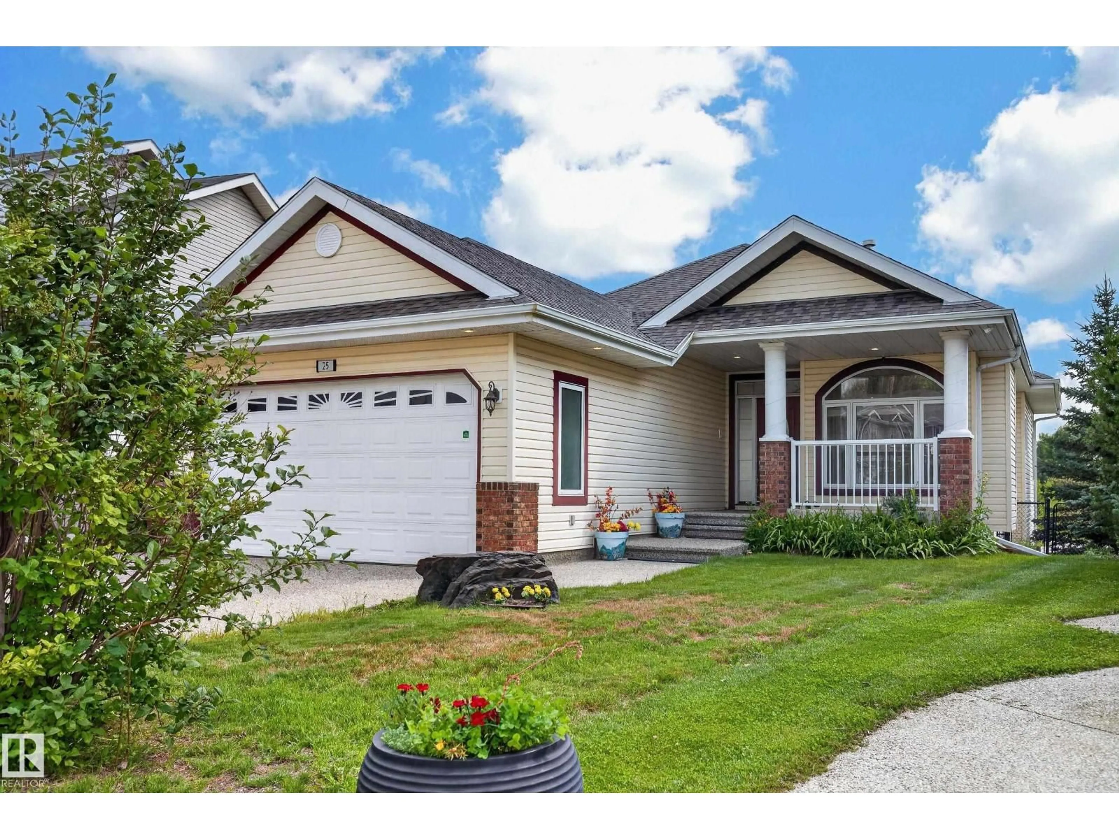 Home with vinyl exterior material, street for 25 NORMANDEAU CR, St. Albert Alberta T8N3C5