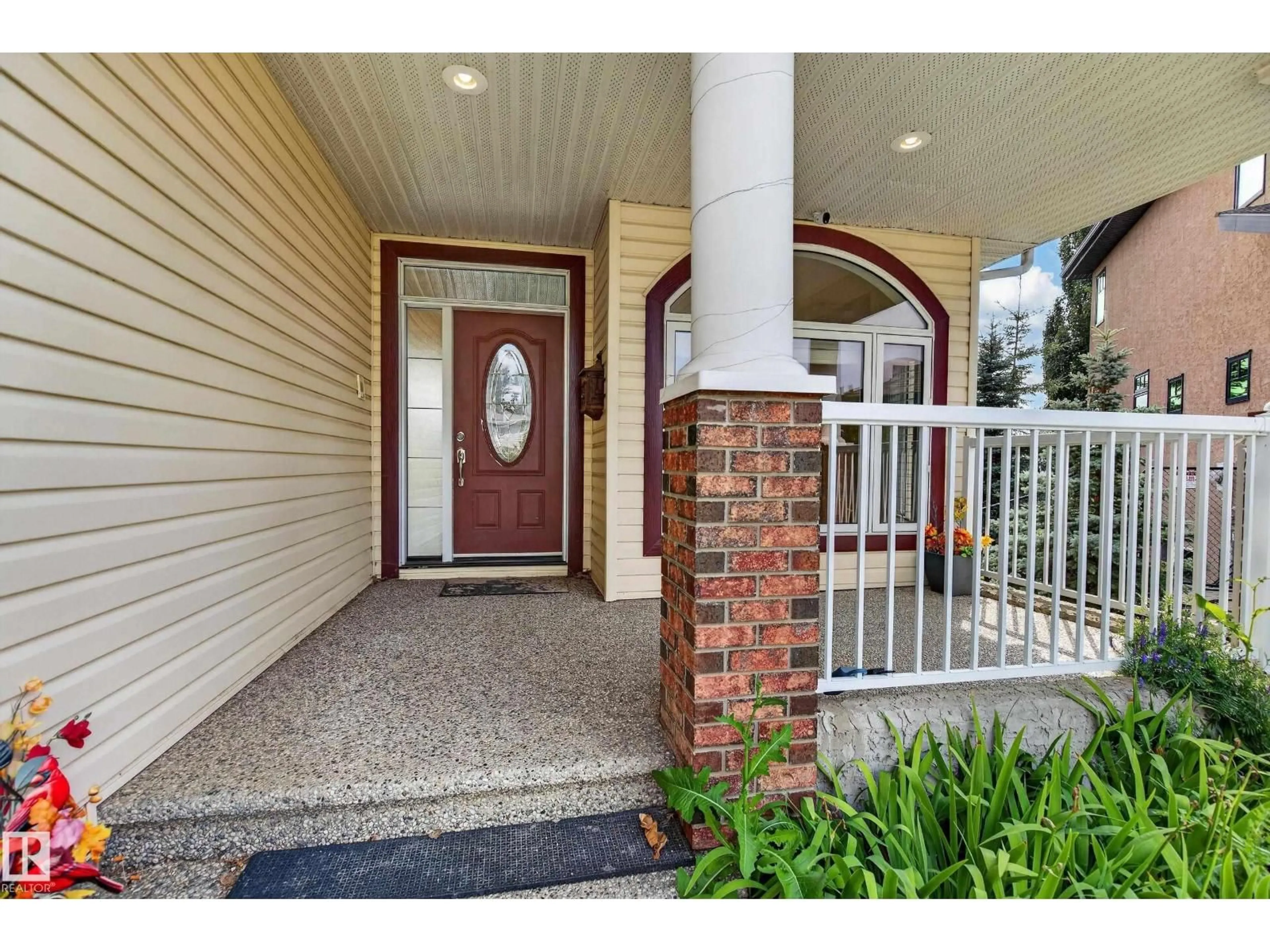 Indoor entryway for 25 NORMANDEAU CR, St. Albert Alberta T8N3C5