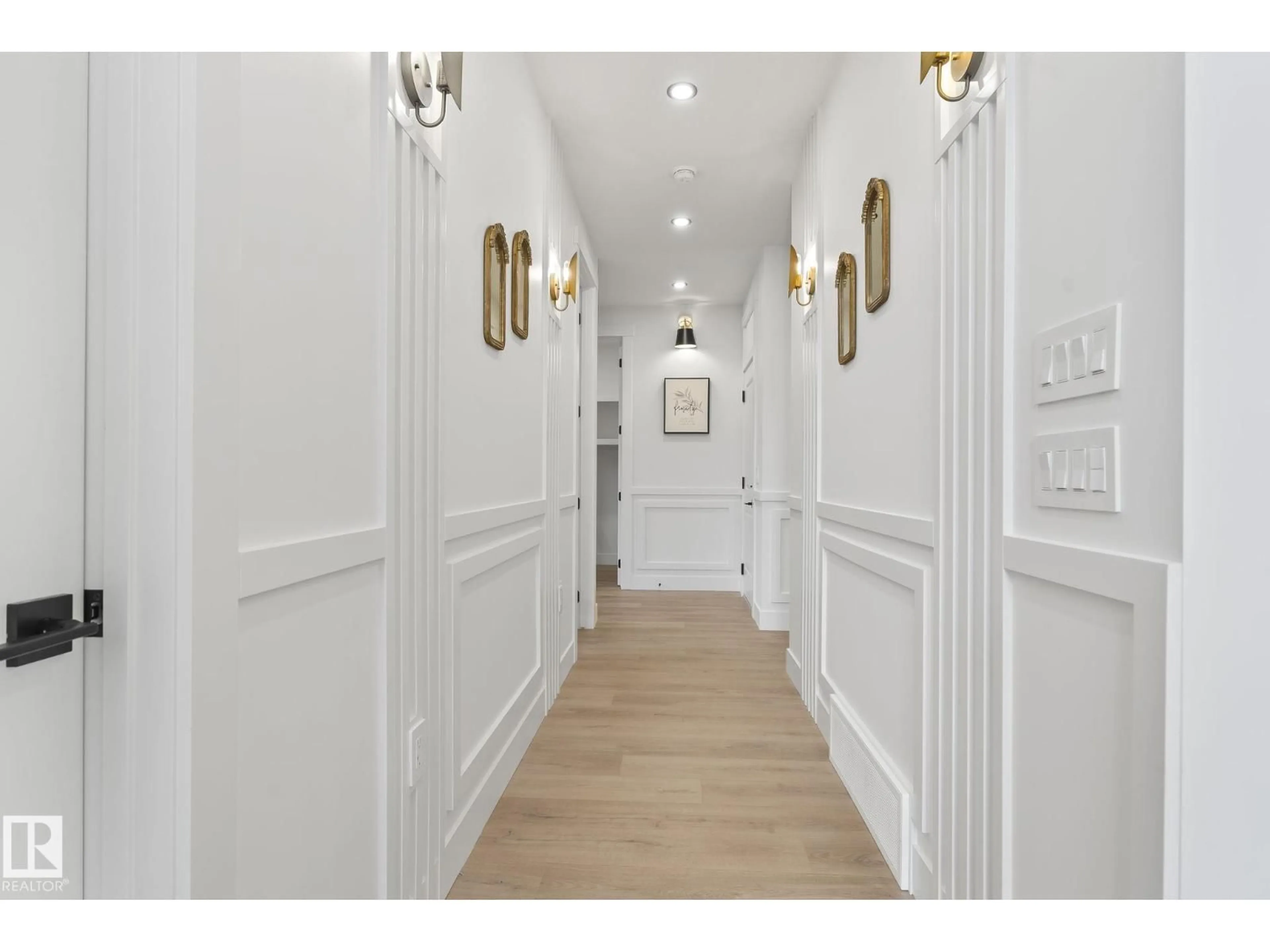 Indoor foyer for SW - 7026 KIVIAQ CR, Edmonton Alberta T6W5R2