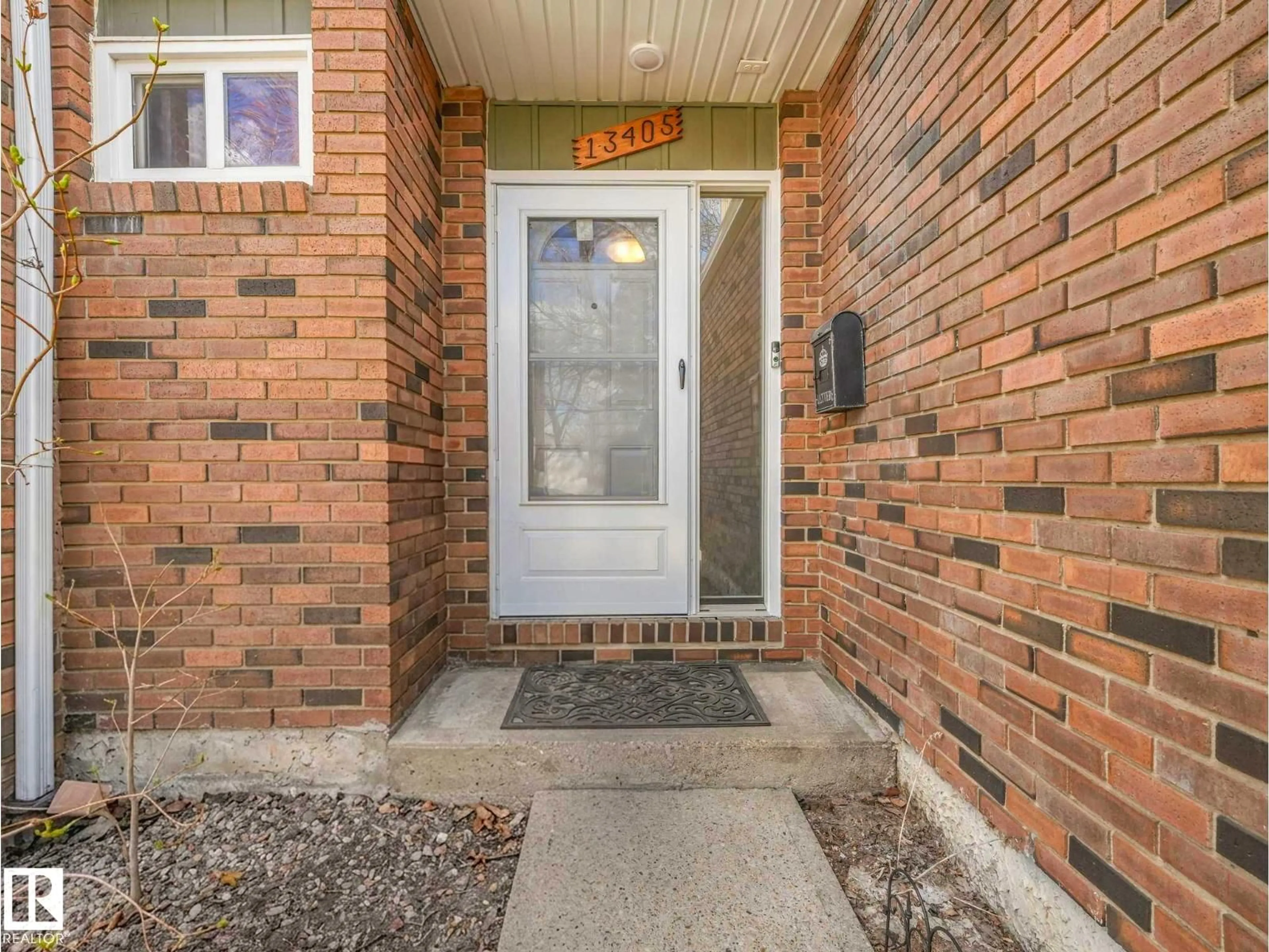 Indoor entryway for NW - 13405 40 ST, Edmonton Alberta T5A3L9