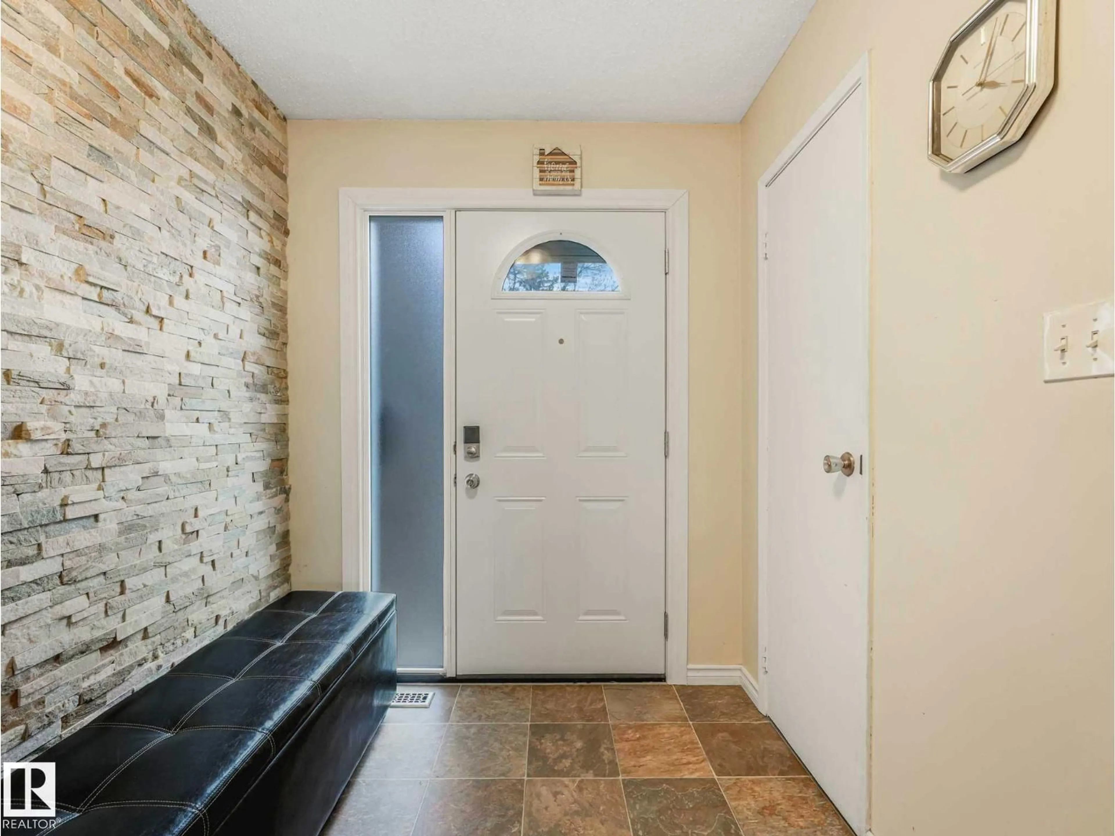 Indoor entryway for NW - 13405 40 ST, Edmonton Alberta T5A3L9