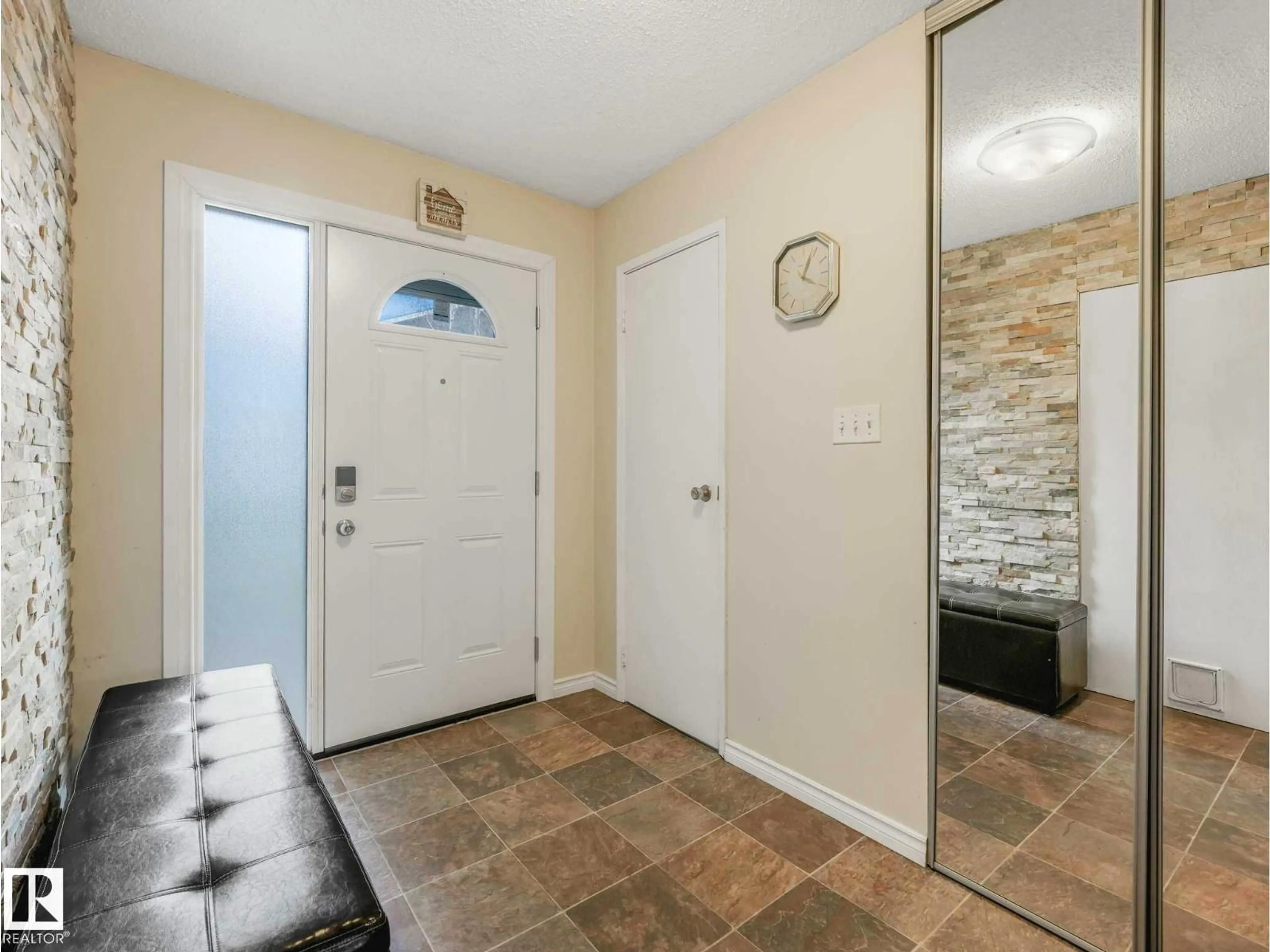 Indoor entryway for NW - 13405 40 ST, Edmonton Alberta T5A3L9