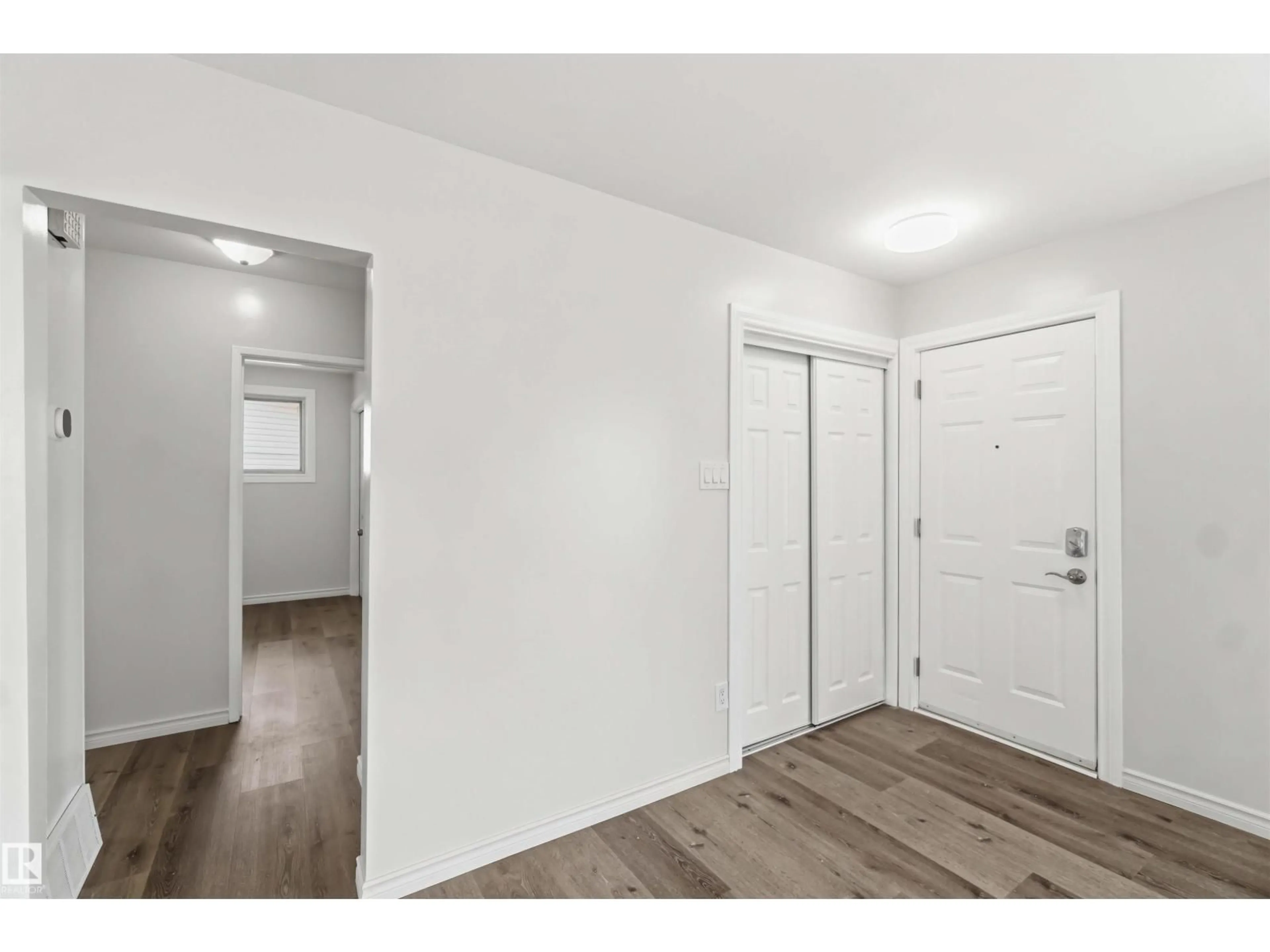 Indoor entryway for NW - 13303 58 ST, Edmonton Alberta T5A0P9