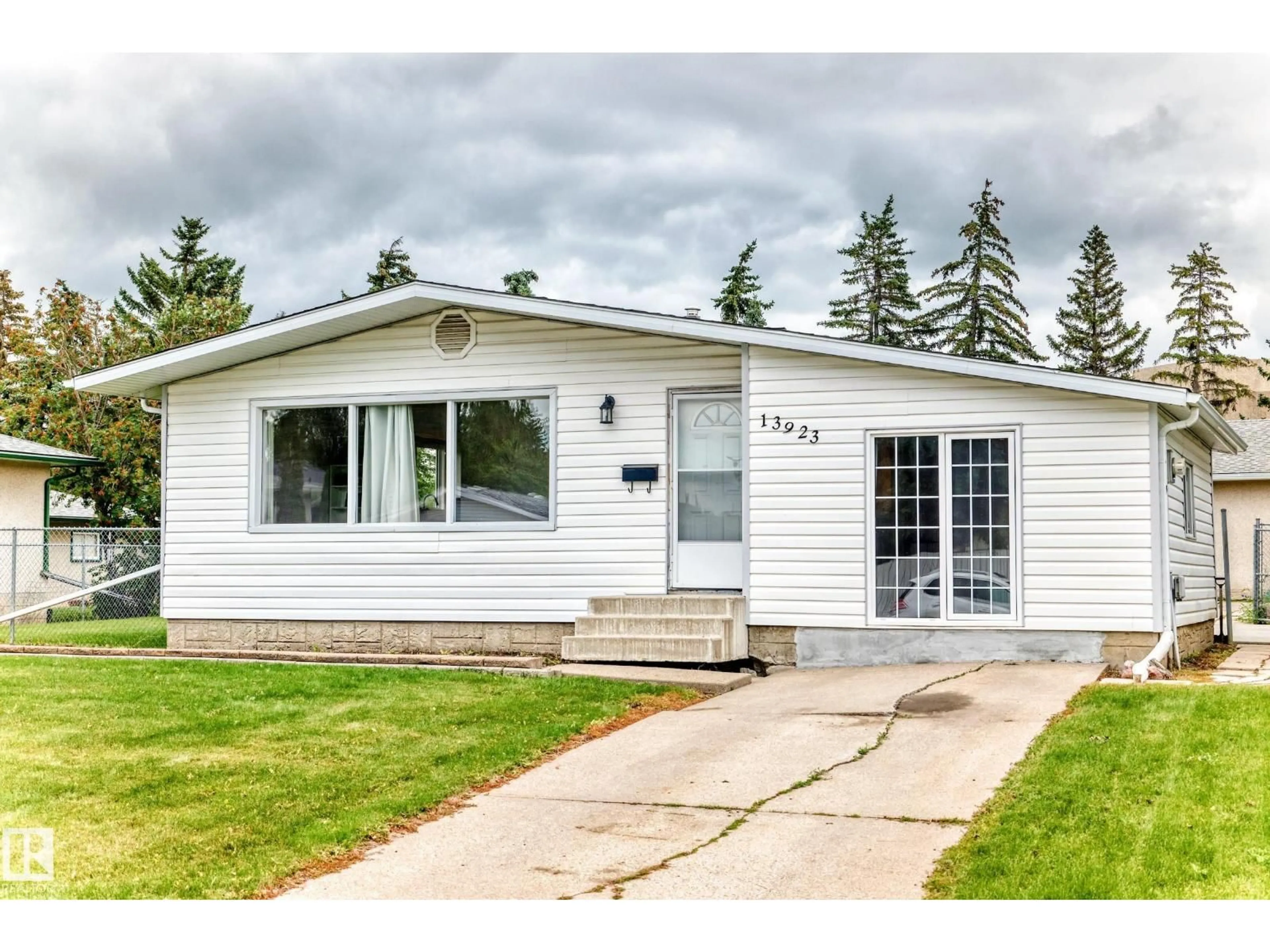 Home with vinyl exterior material, street for 13923 70 ST, Edmonton Alberta T5C0L1