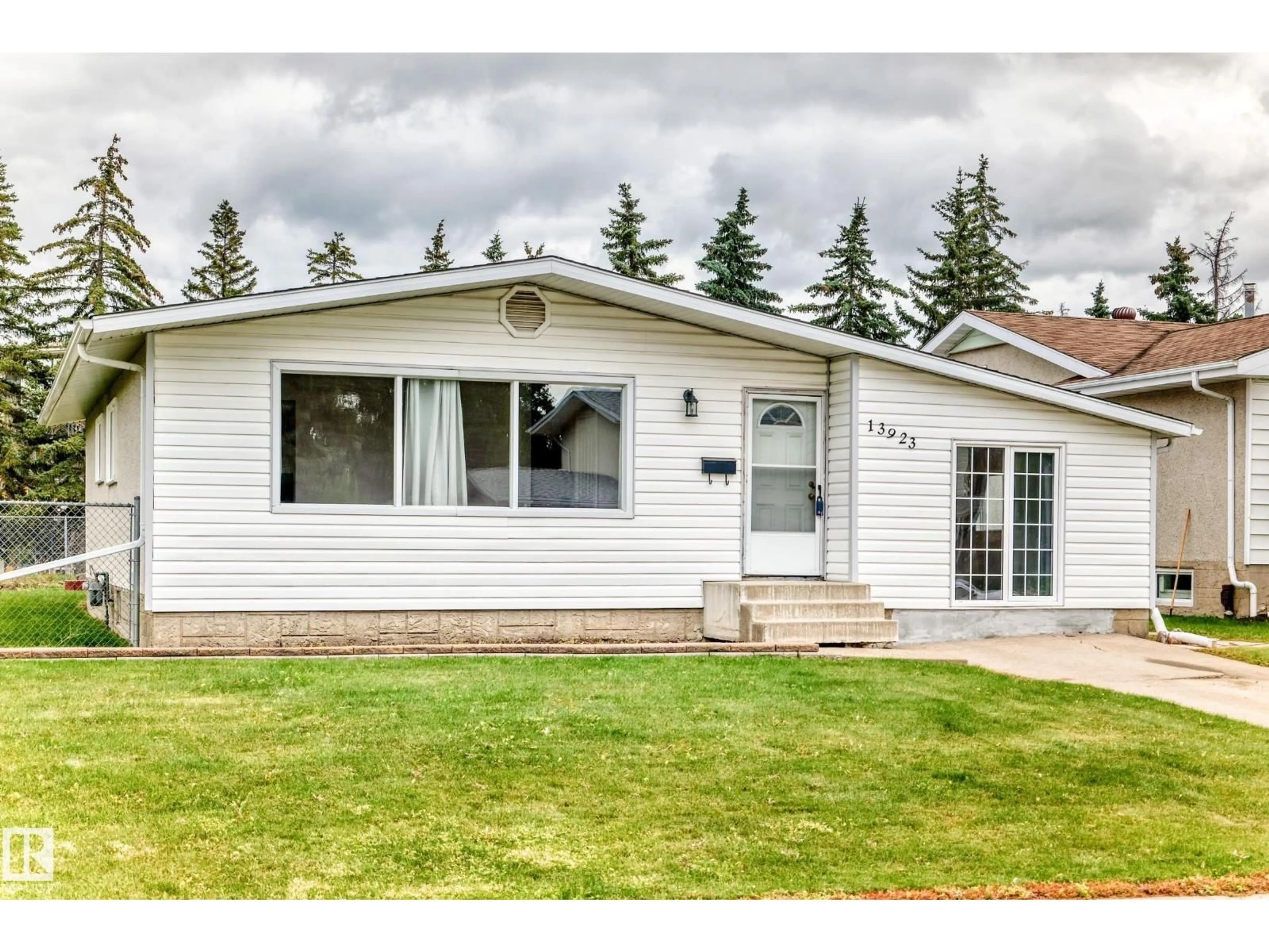 Home with vinyl exterior material, street for 13923 70 ST, Edmonton Alberta T5C0L1
