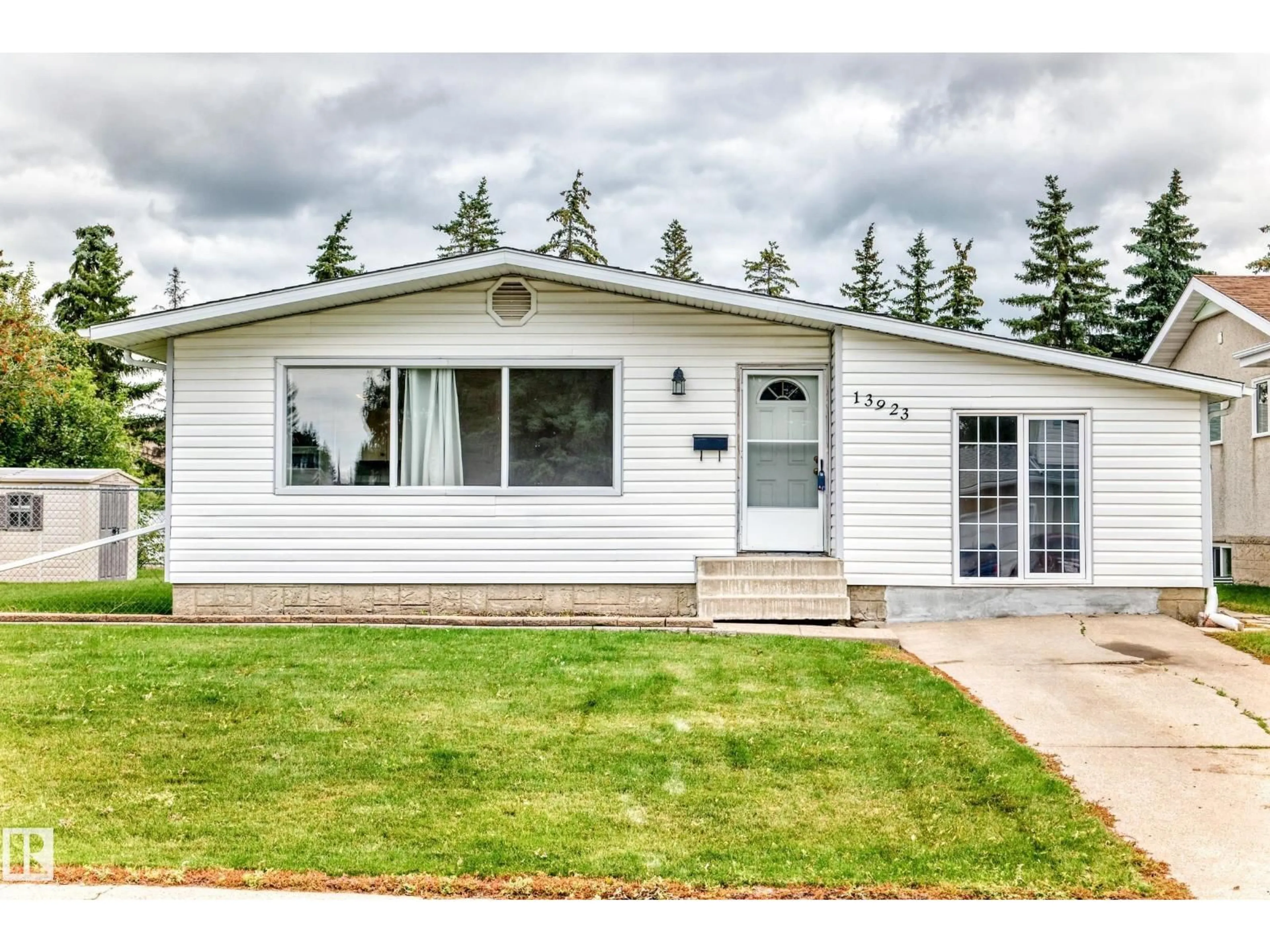 Home with vinyl exterior material, street for 13923 70 ST, Edmonton Alberta T5C0L1
