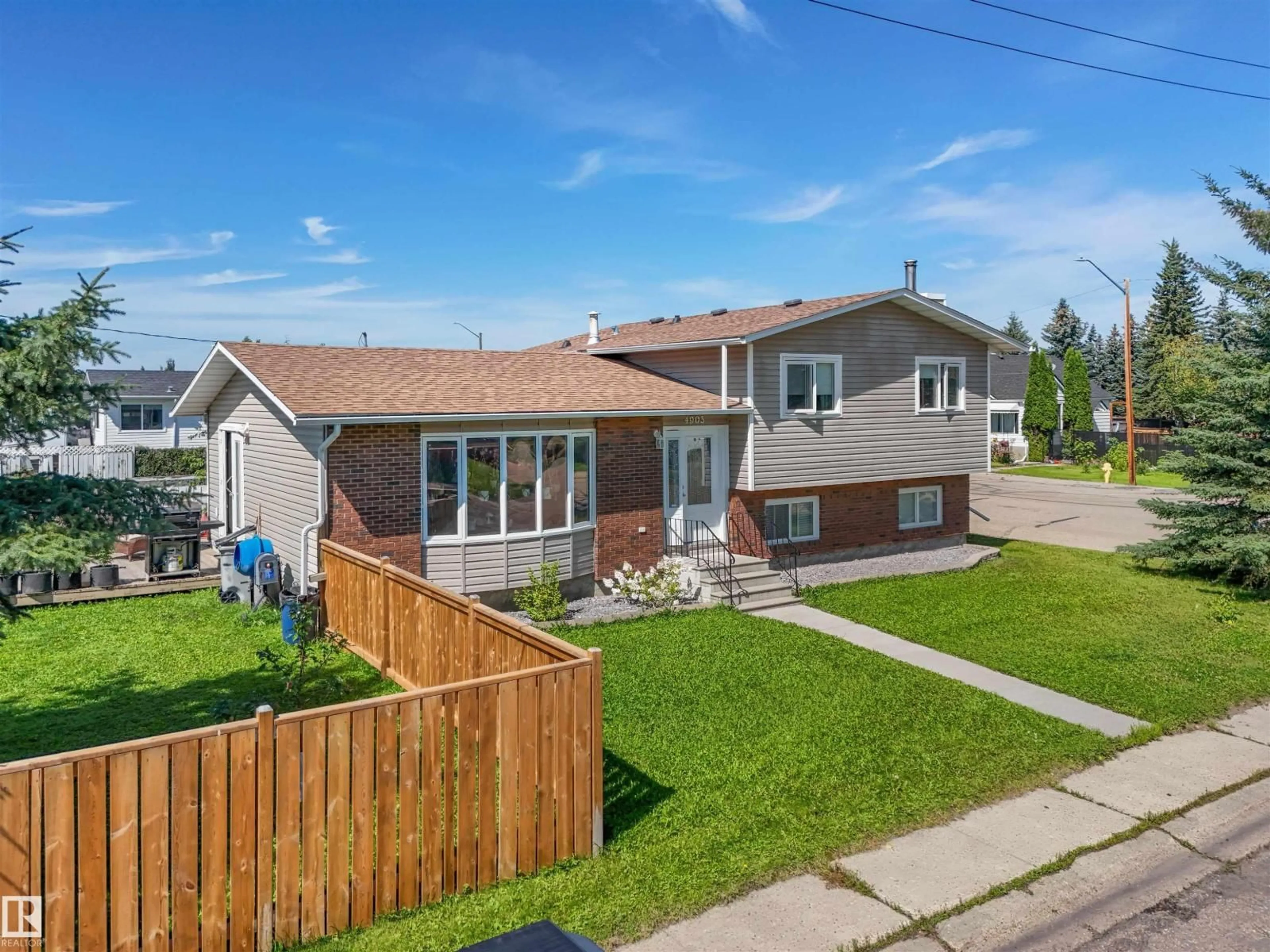 A pic from outside/outdoor area/front of a property/back of a property/a pic from drone, street for 4903 52 AVENUE, Evansburg Alberta T0E0T0