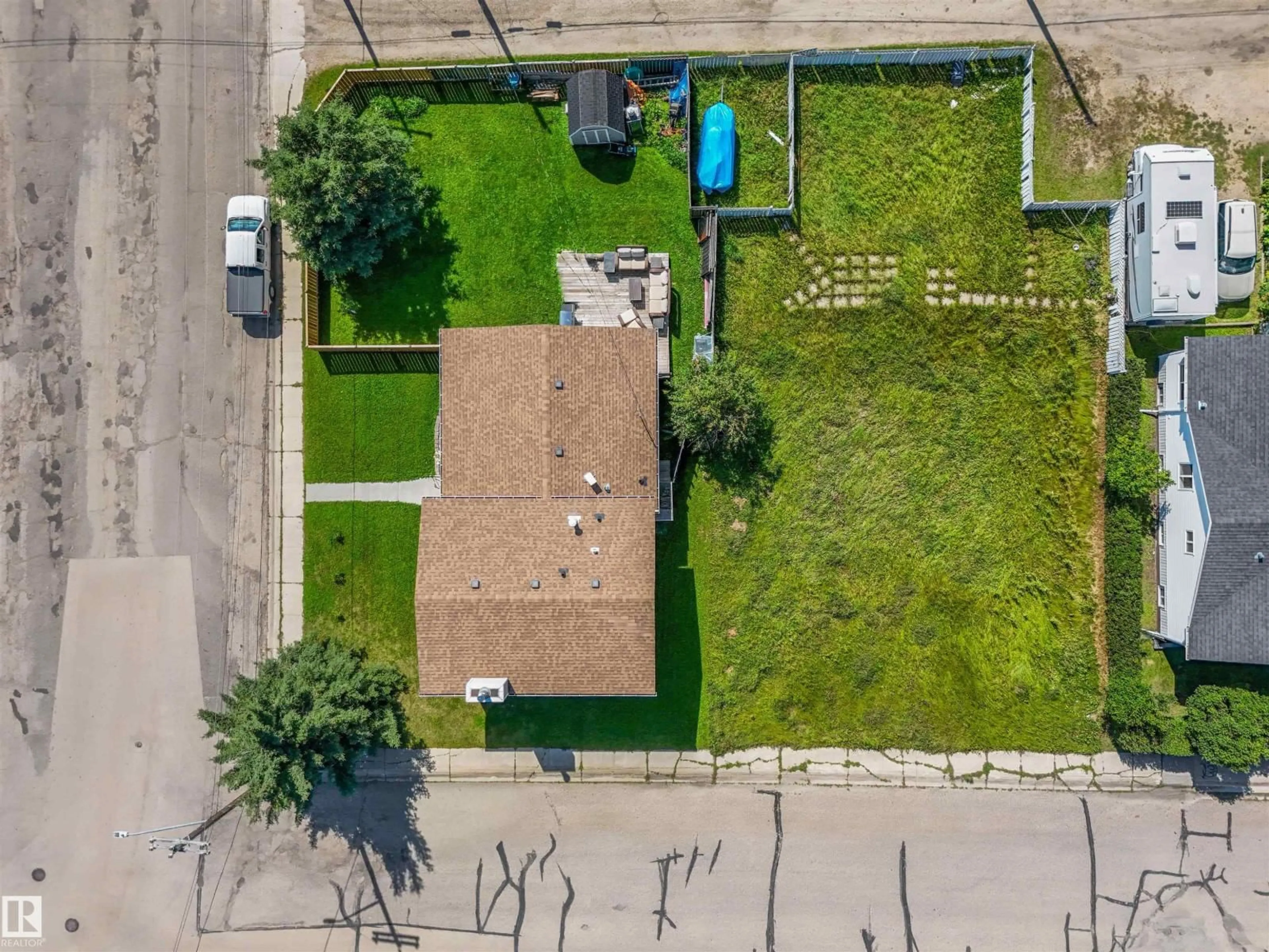 A pic from outside/outdoor area/front of a property/back of a property/a pic from drone, street for 4903 52 AVENUE, Evansburg Alberta T0E0T0