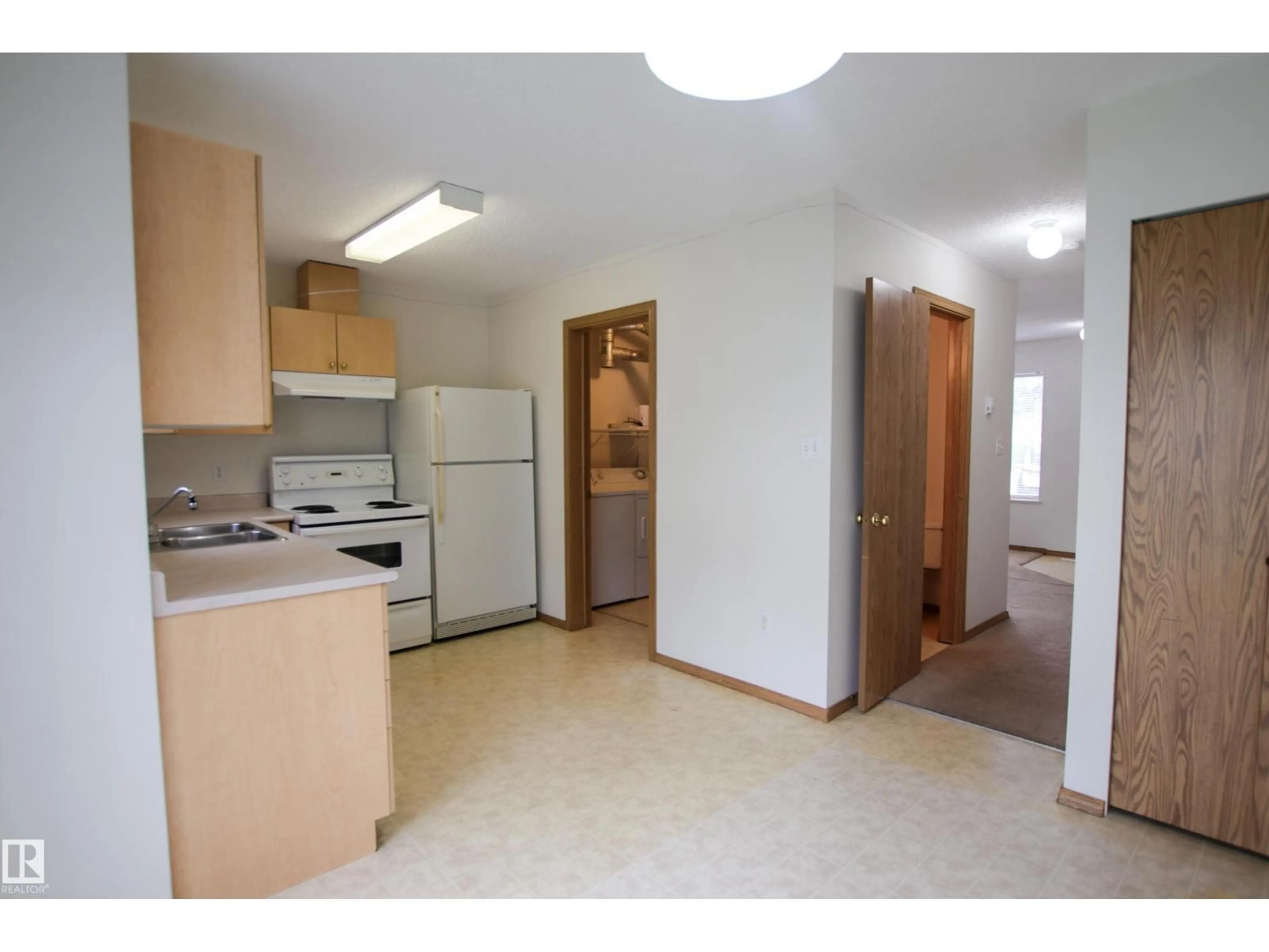 Standard kitchen, unknown for 408 - 610 KING ST, Spruce Grove Alberta T7X4J9