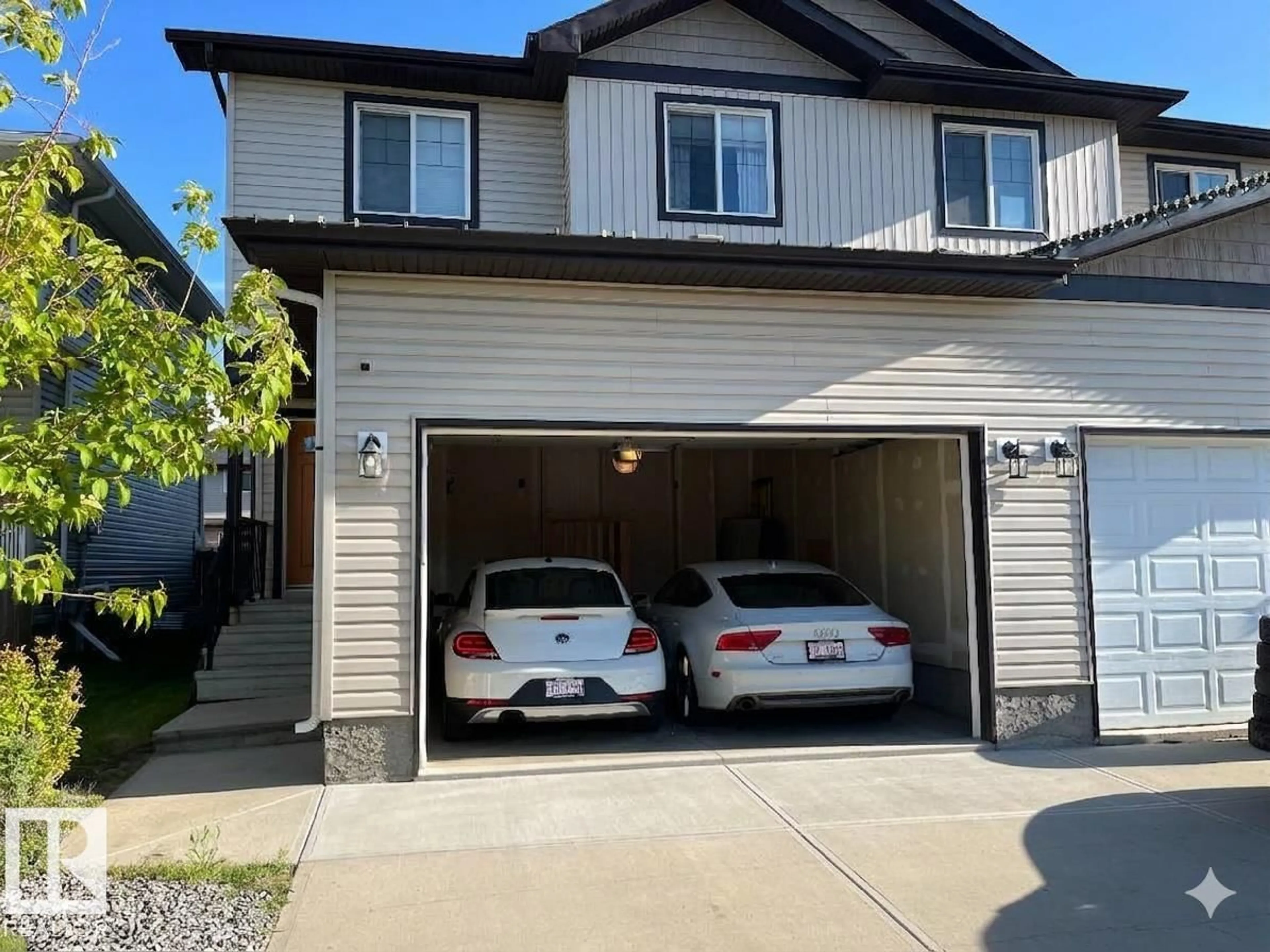 Indoor garage for 37 ROSEBERRY LN, Fort Saskatchewan Alberta T8L0M6