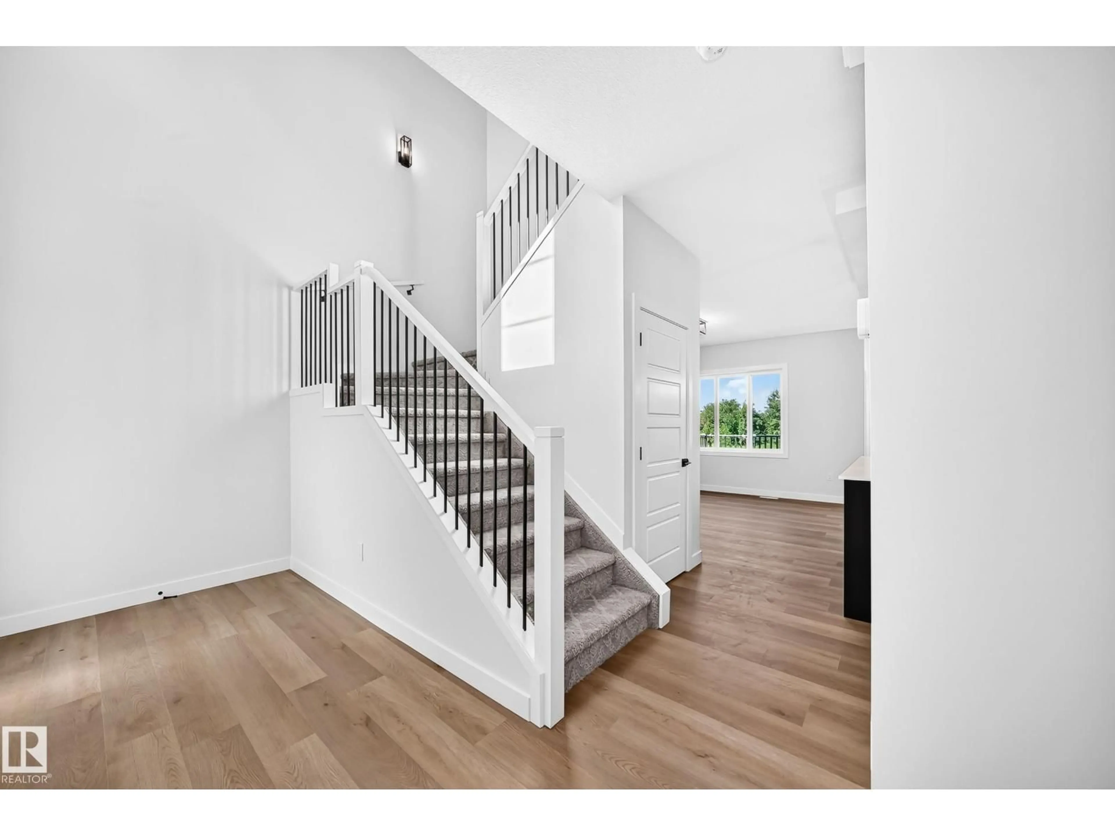 Stairs for 104 WAVERLY WY, Fort Saskatchewan Alberta T8L4H1