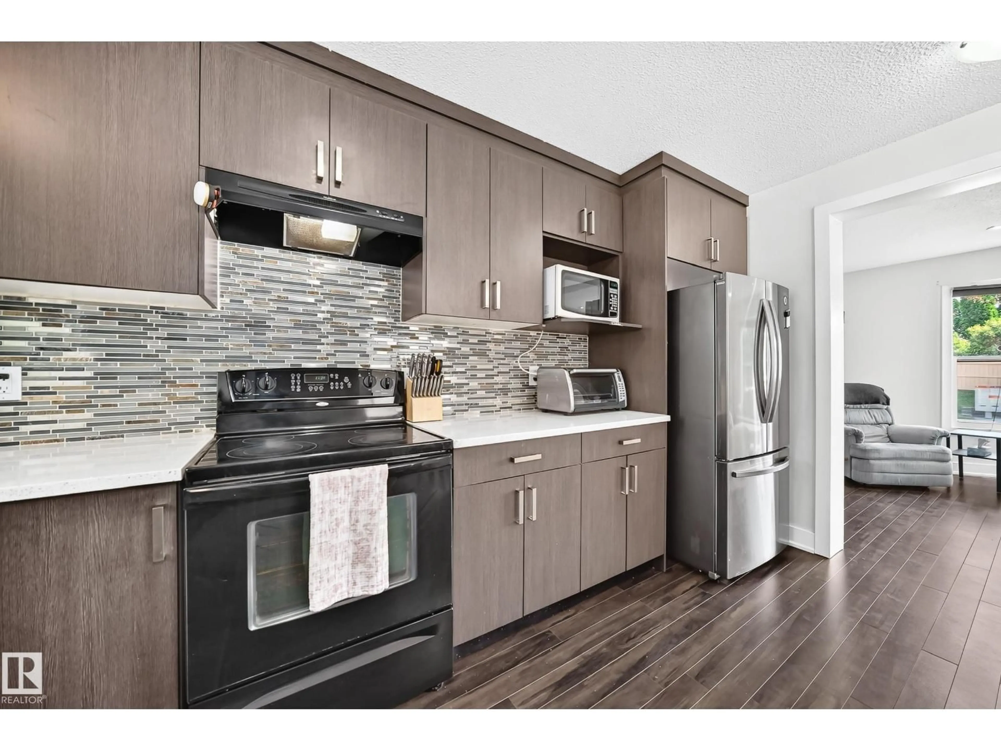Unknown for 2112 36 ST, Edmonton Alberta T6L3G4
