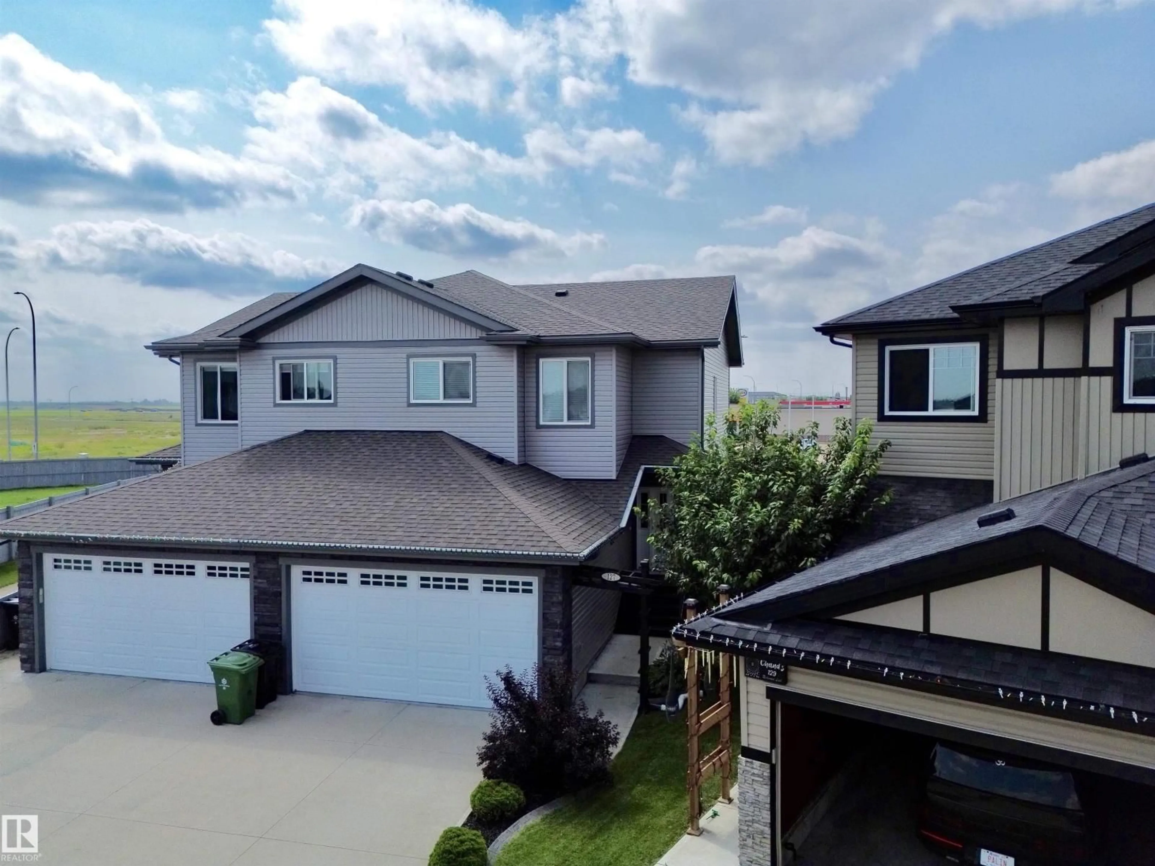 A pic from outside/outdoor area/front of a property/back of a property/a pic from drone, street for 127 RICHMOND LI, Fort Saskatchewan Alberta T8L0S6