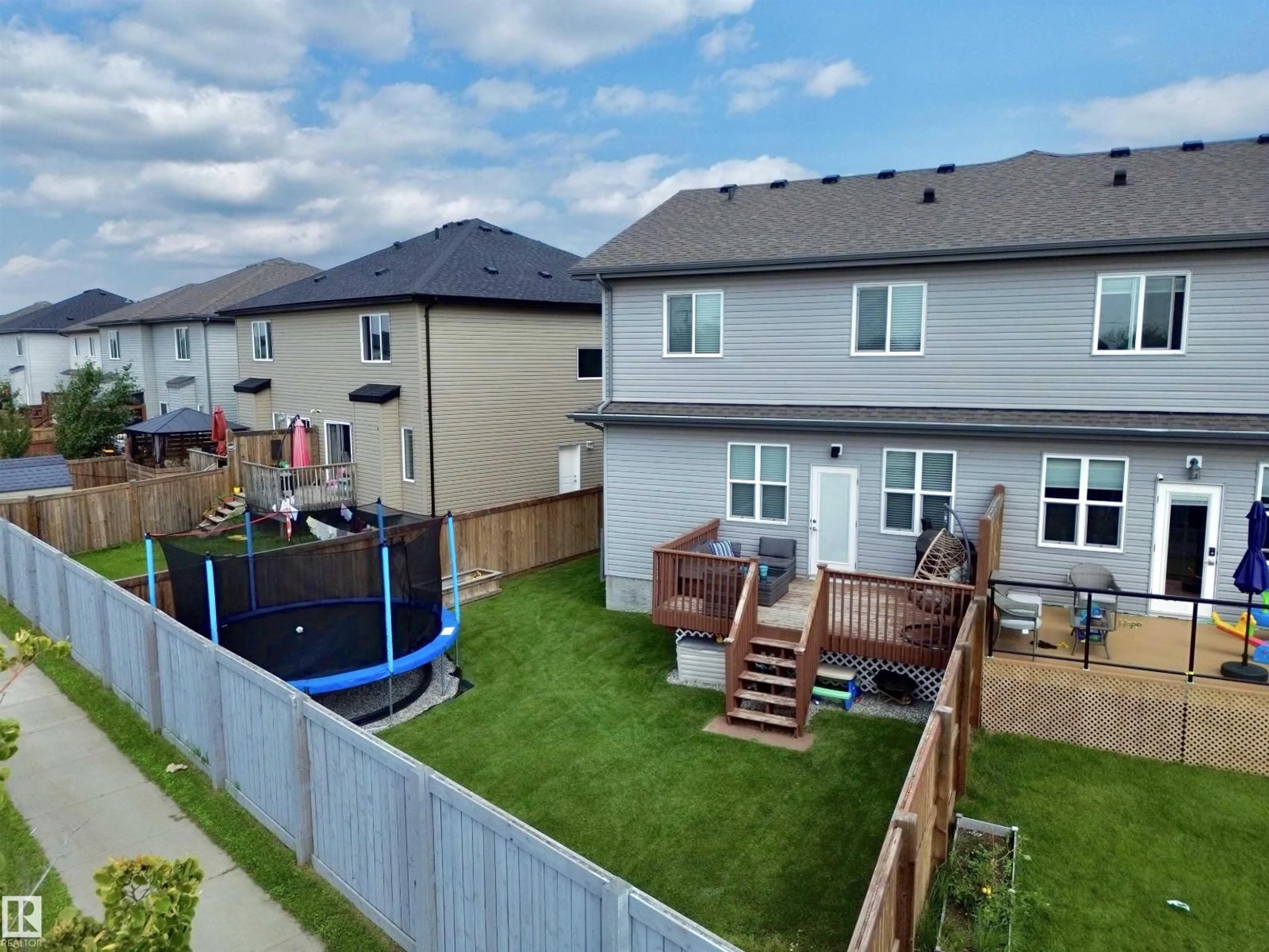 A pic from outside/outdoor area/front of a property/back of a property/a pic from drone, unknown for 127 RICHMOND LI, Fort Saskatchewan Alberta T8L0S6