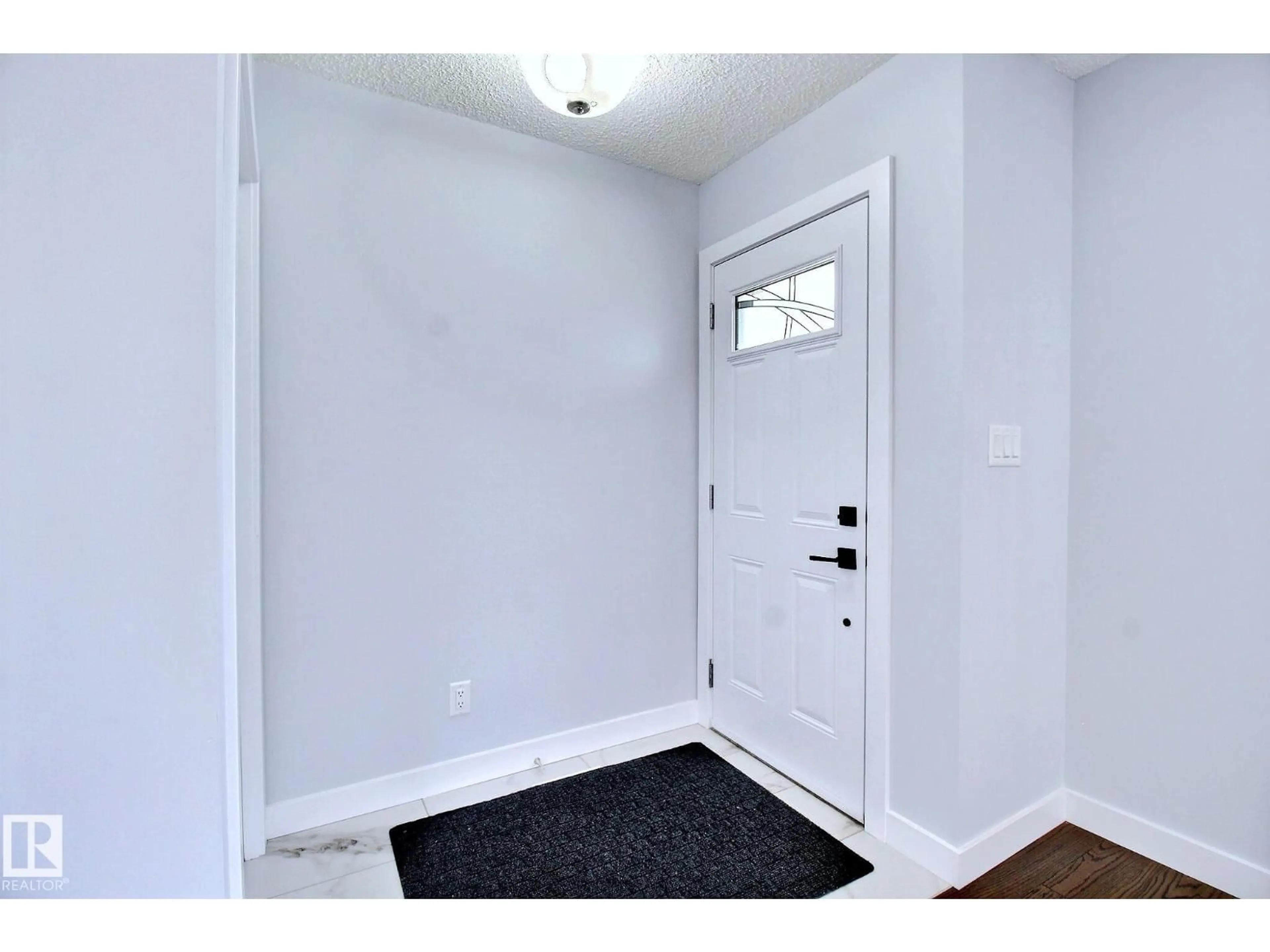 Indoor entryway for NW - 14732 32 ST, Edmonton Alberta T5Y2G3