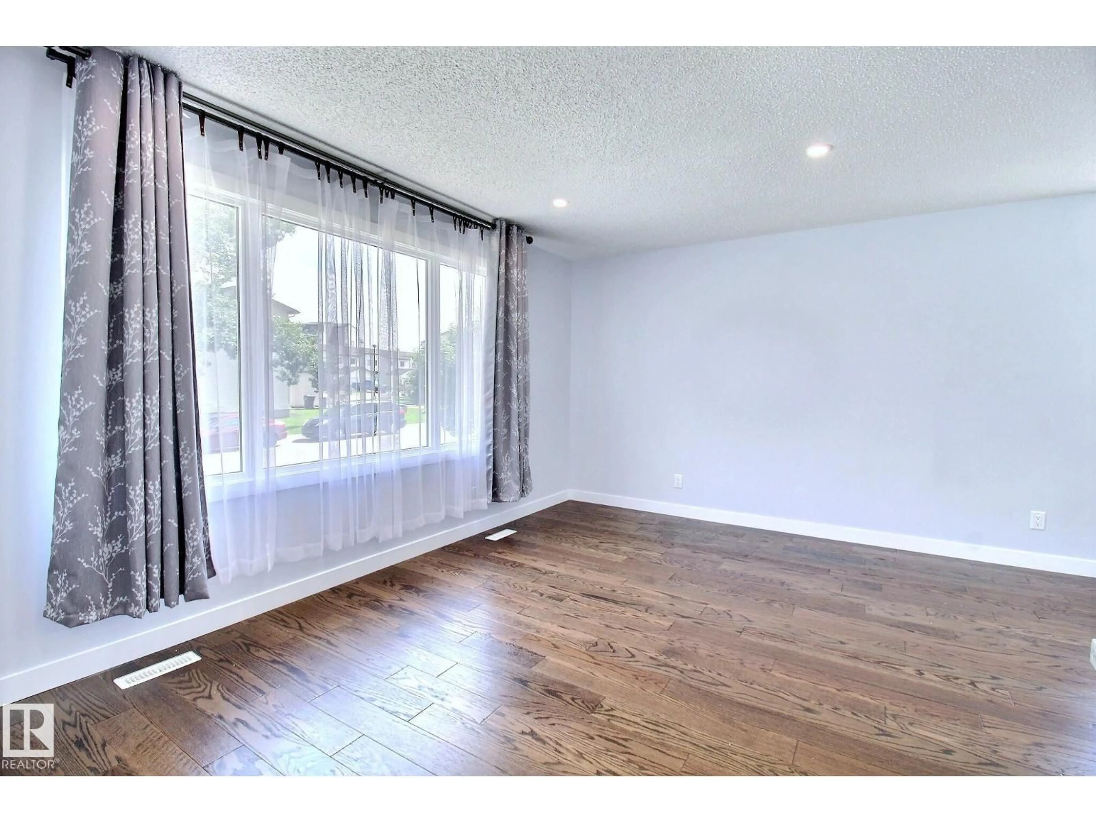A pic of a room for NW - 14732 32 ST, Edmonton Alberta T5Y2G3