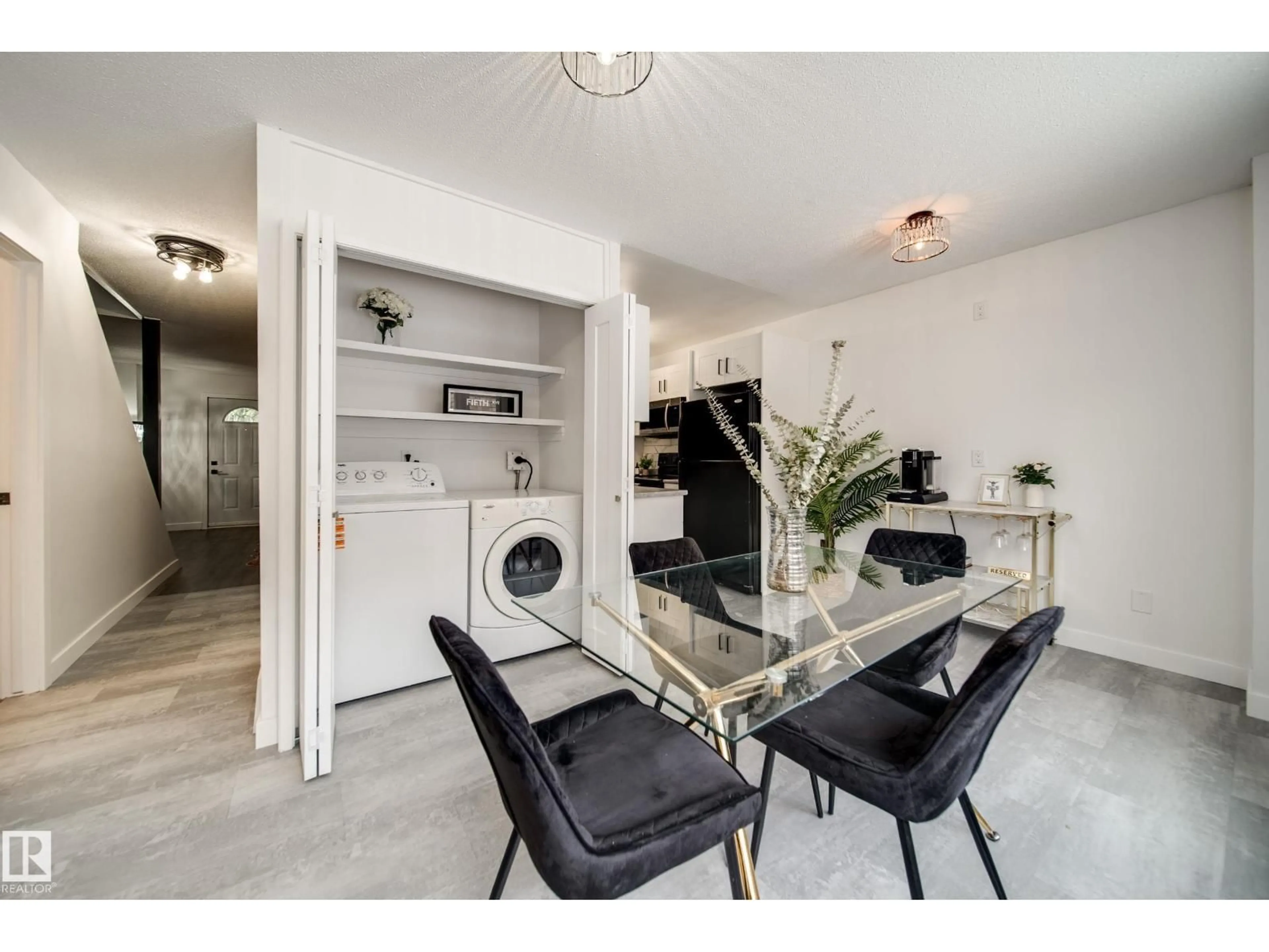 Dining room, ceramic/tile floor for 521 VILLAGE ON THE GREEN GR NW, Edmonton Alberta T5A1H2