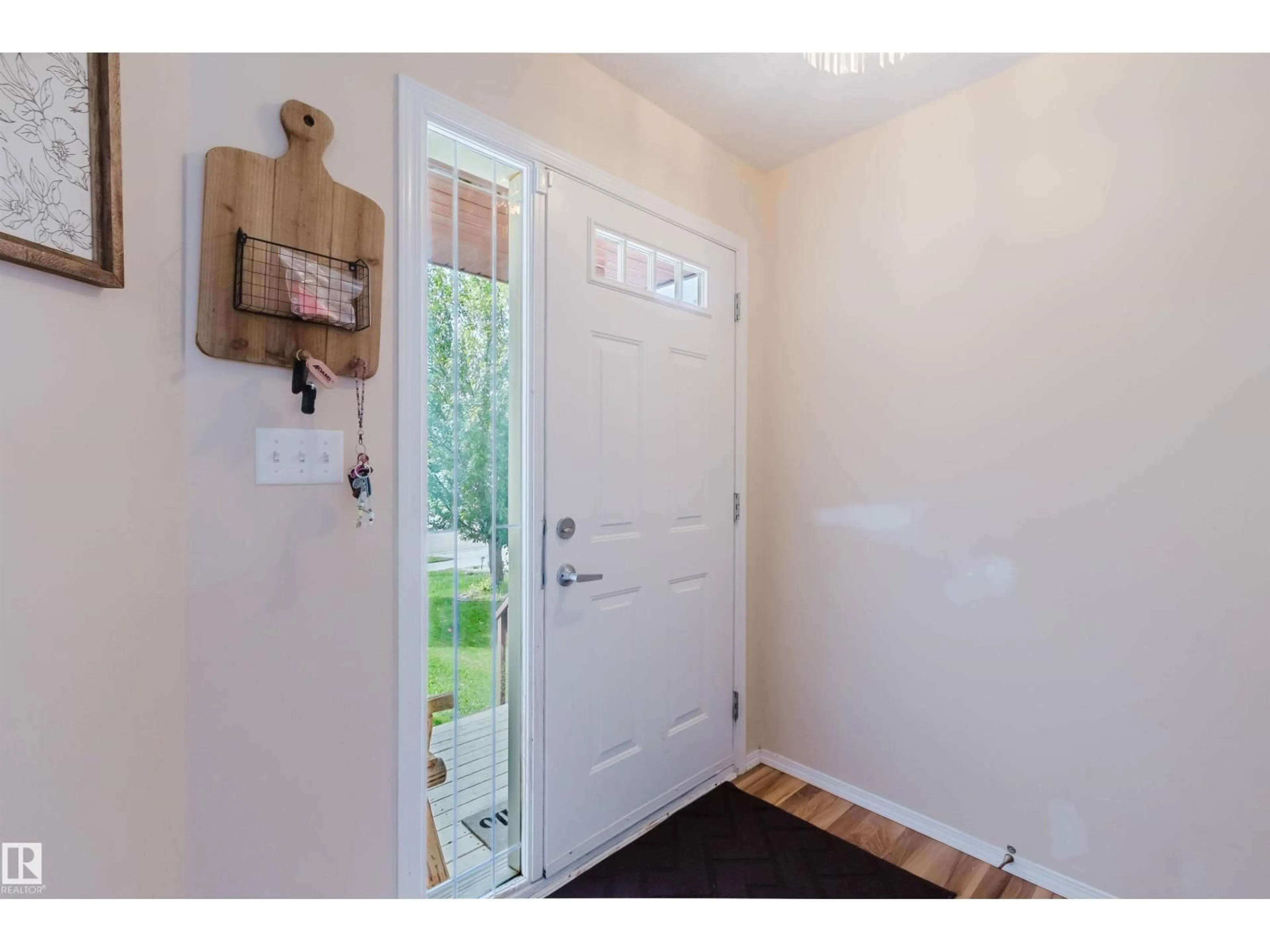 Indoor entryway for 120 RUE MARQUET, Beaumont Alberta T4X1W2