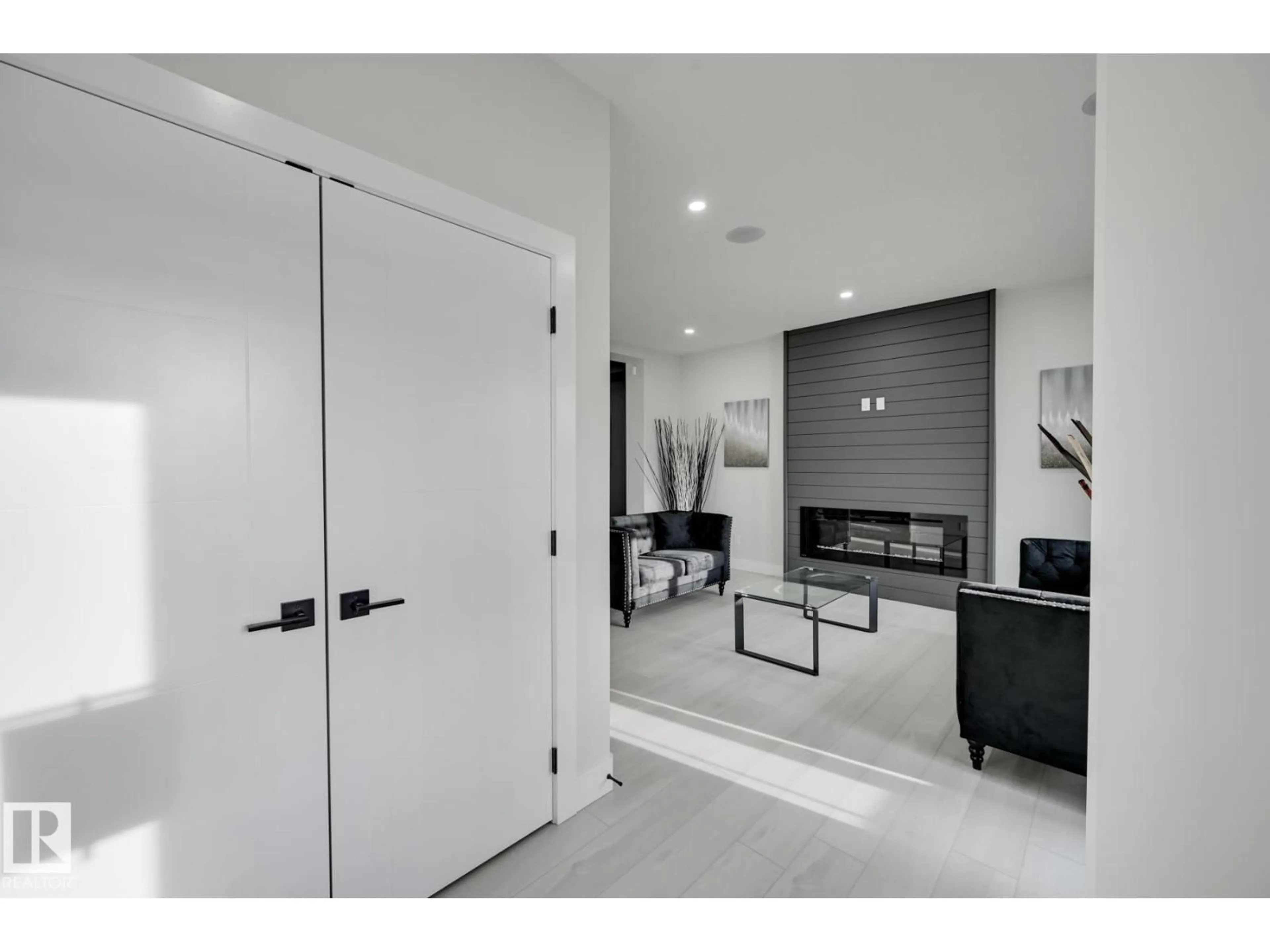 Indoor entryway for 51 CLICHY CL, St. Albert Alberta T8T2E4