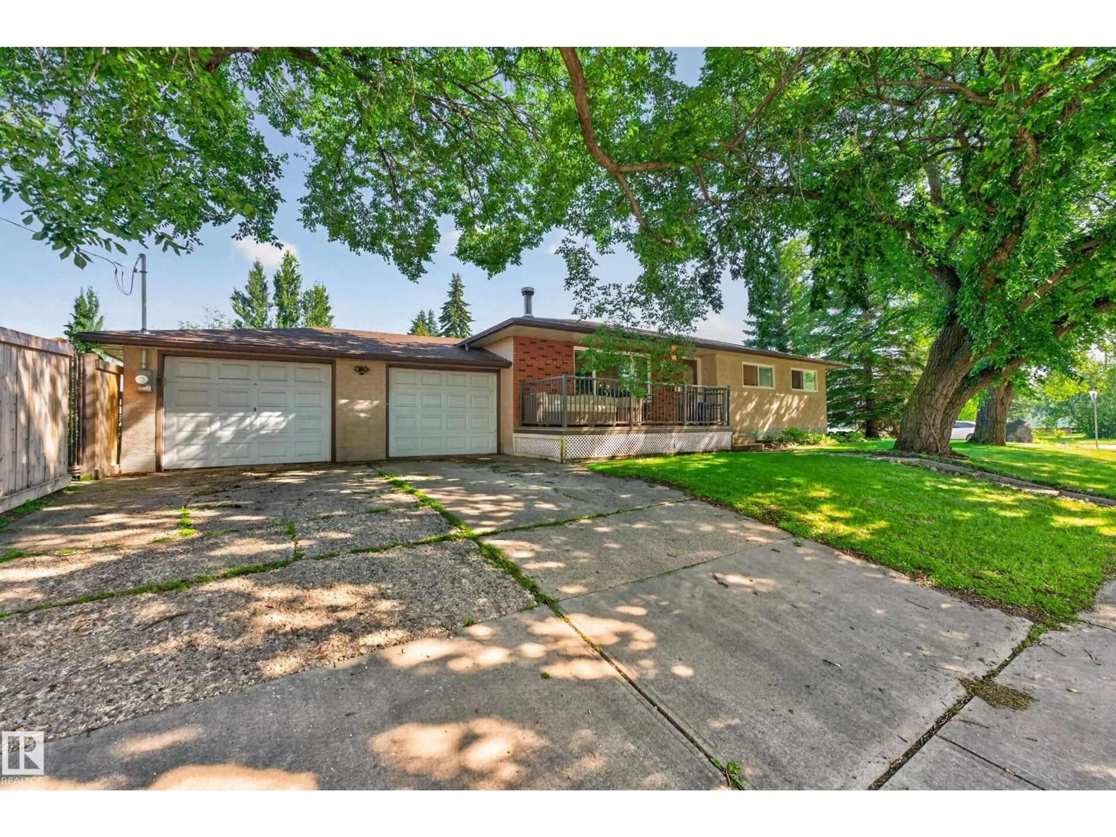 A pic from outside/outdoor area/front of a property/back of a property/a pic from drone, street for NW - 14804 95 AV, Edmonton Alberta T5N0B5