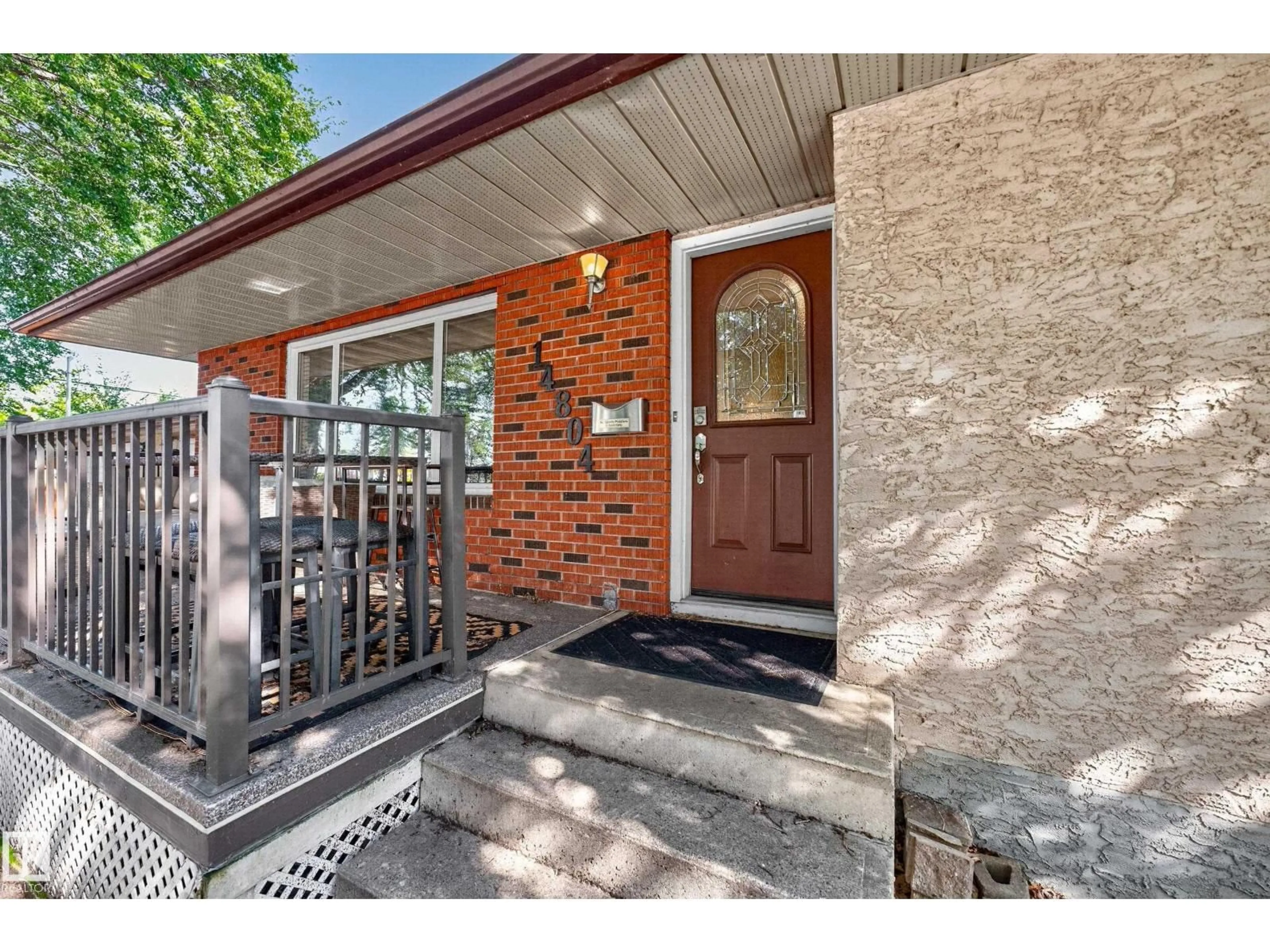 Indoor entryway for NW - 14804 95 AV, Edmonton Alberta T5N0B5